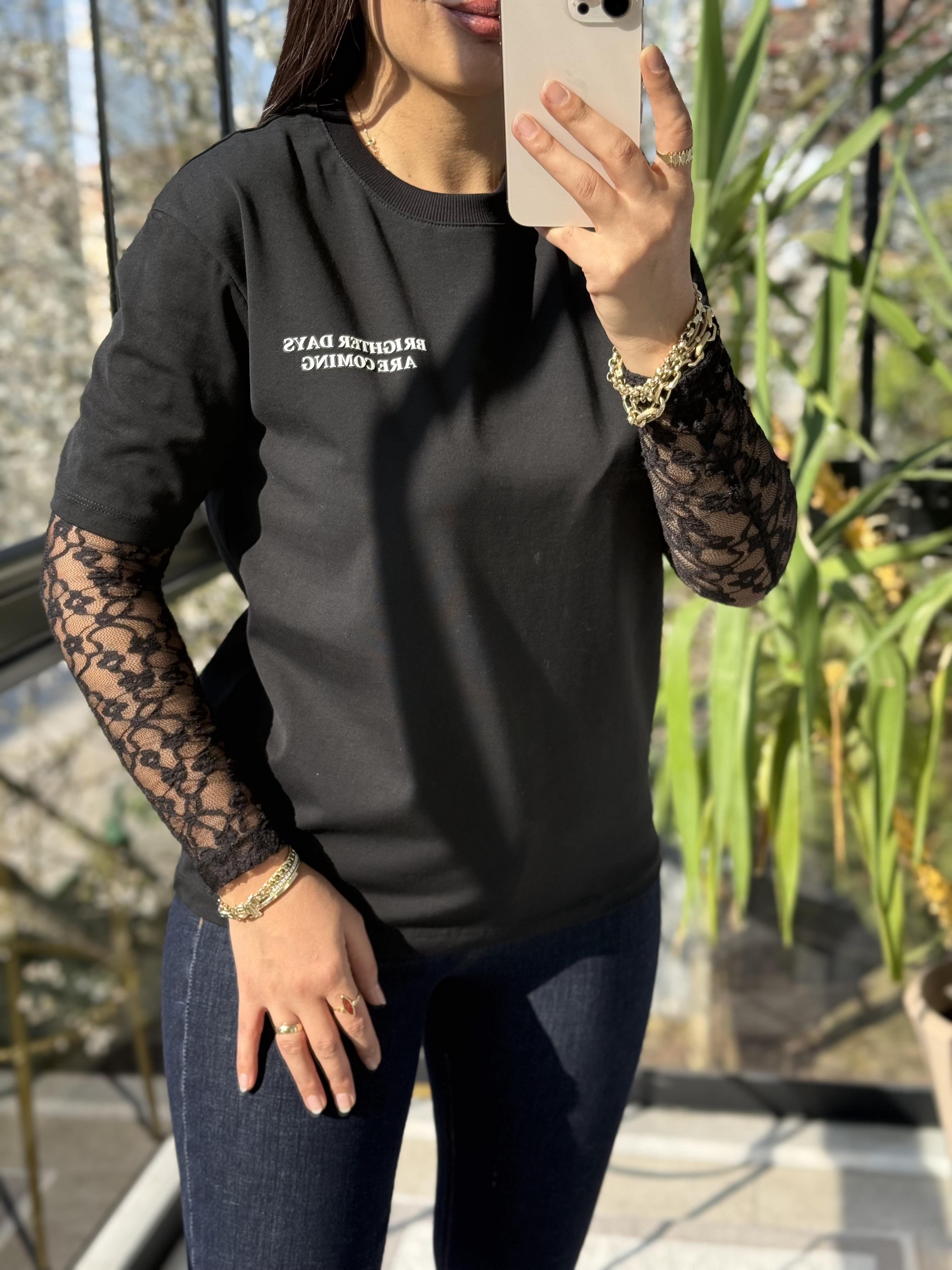 Kolları Tül Dantel Detaylı Tişört Siyah