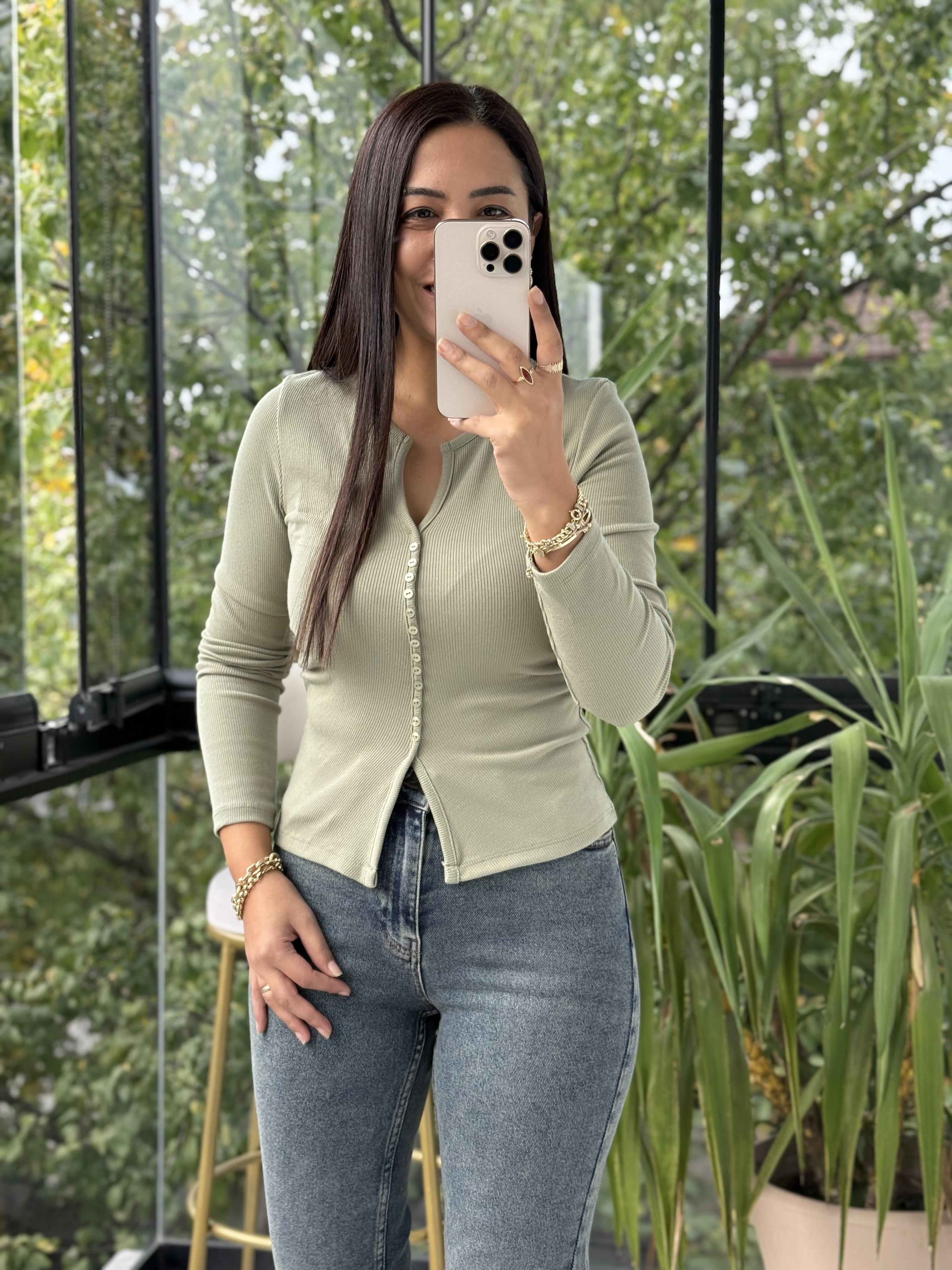 Düğme Detaylı Büzgülü Top Bluz Çağla Yeşili