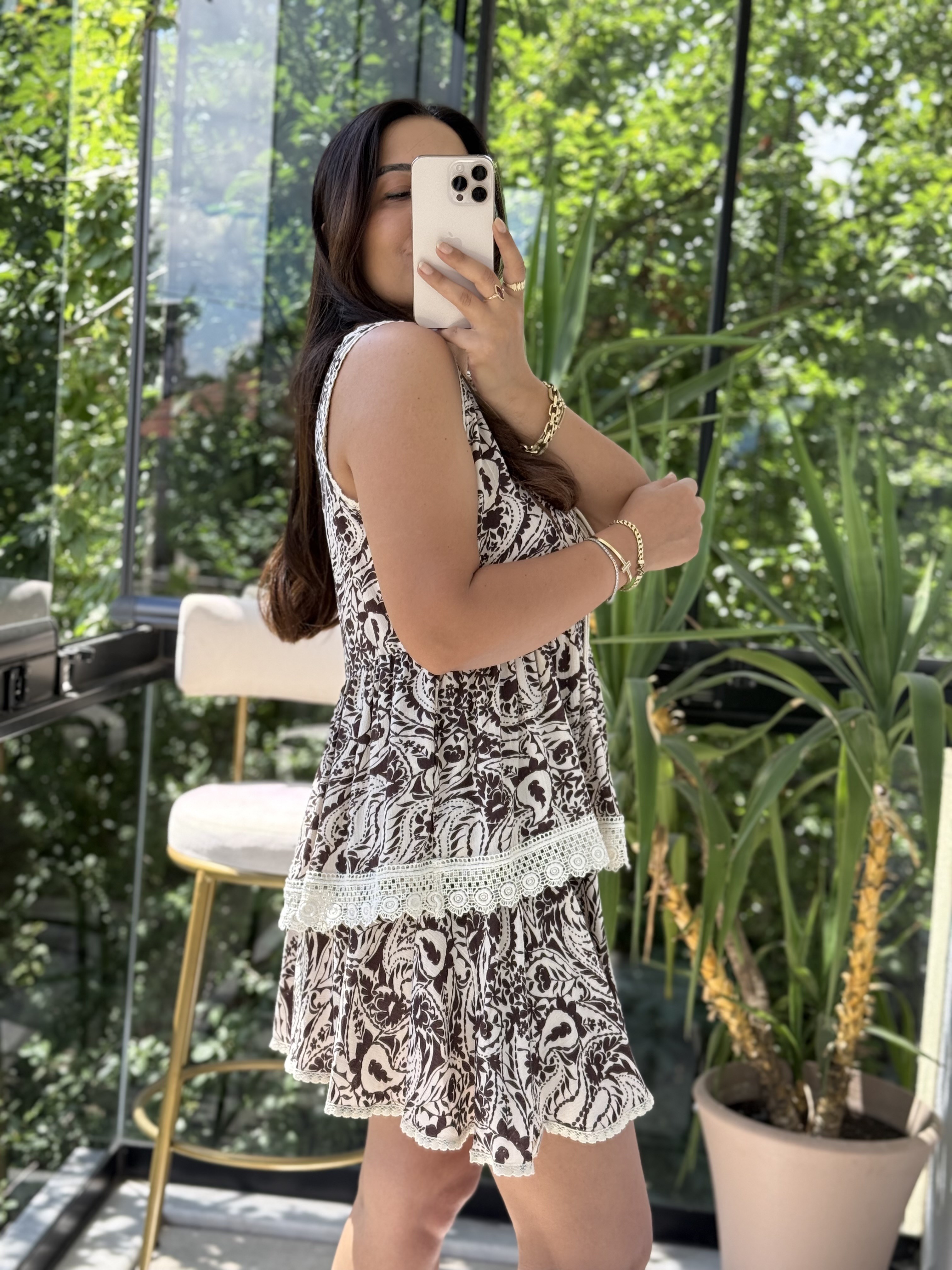 Önü Bağcıklı Altı Dantelli Bluz Kahve