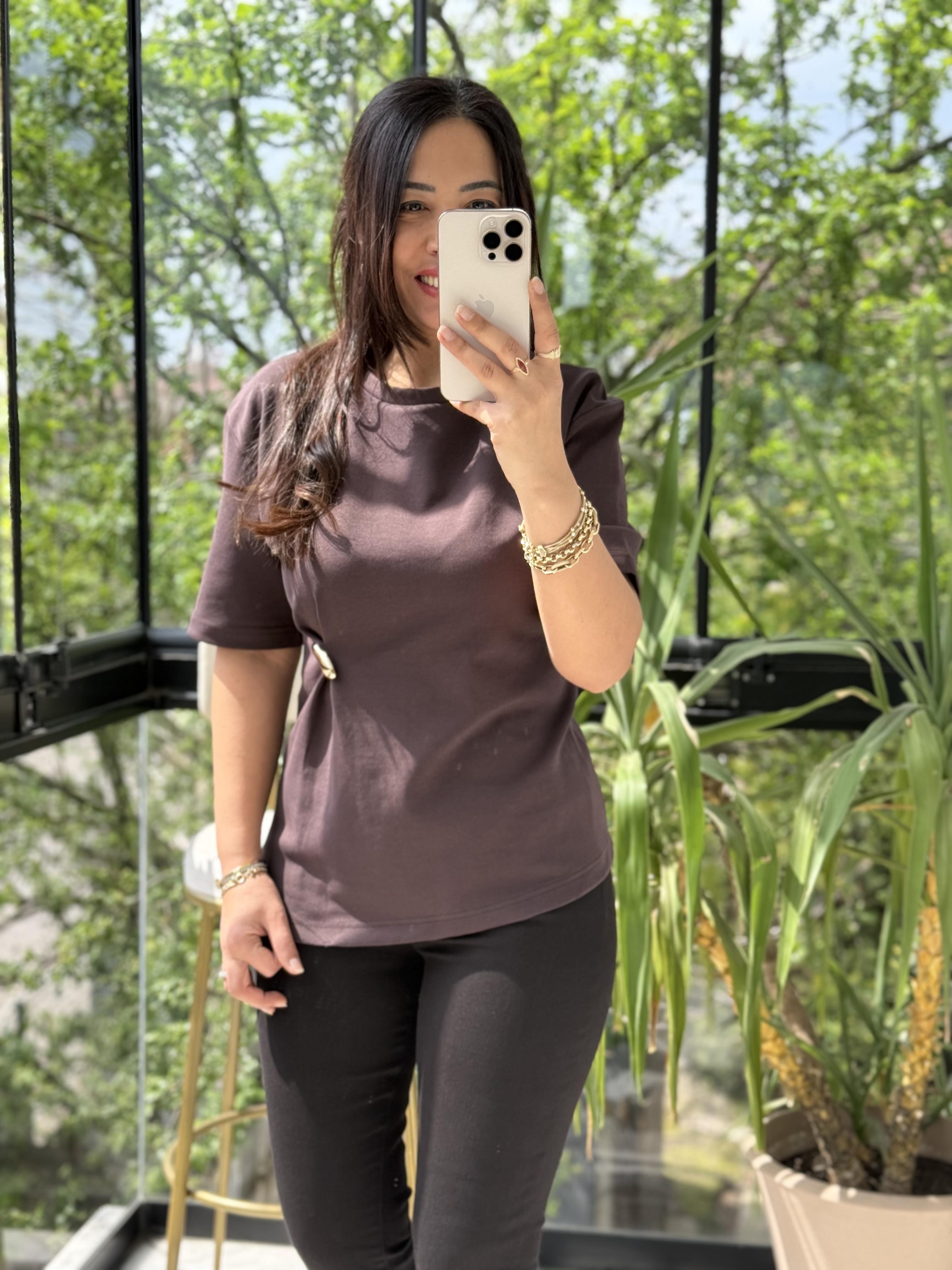 Dilvin Aksesuar Detaylı Kısa Kollu Tişört Koyu Kahve