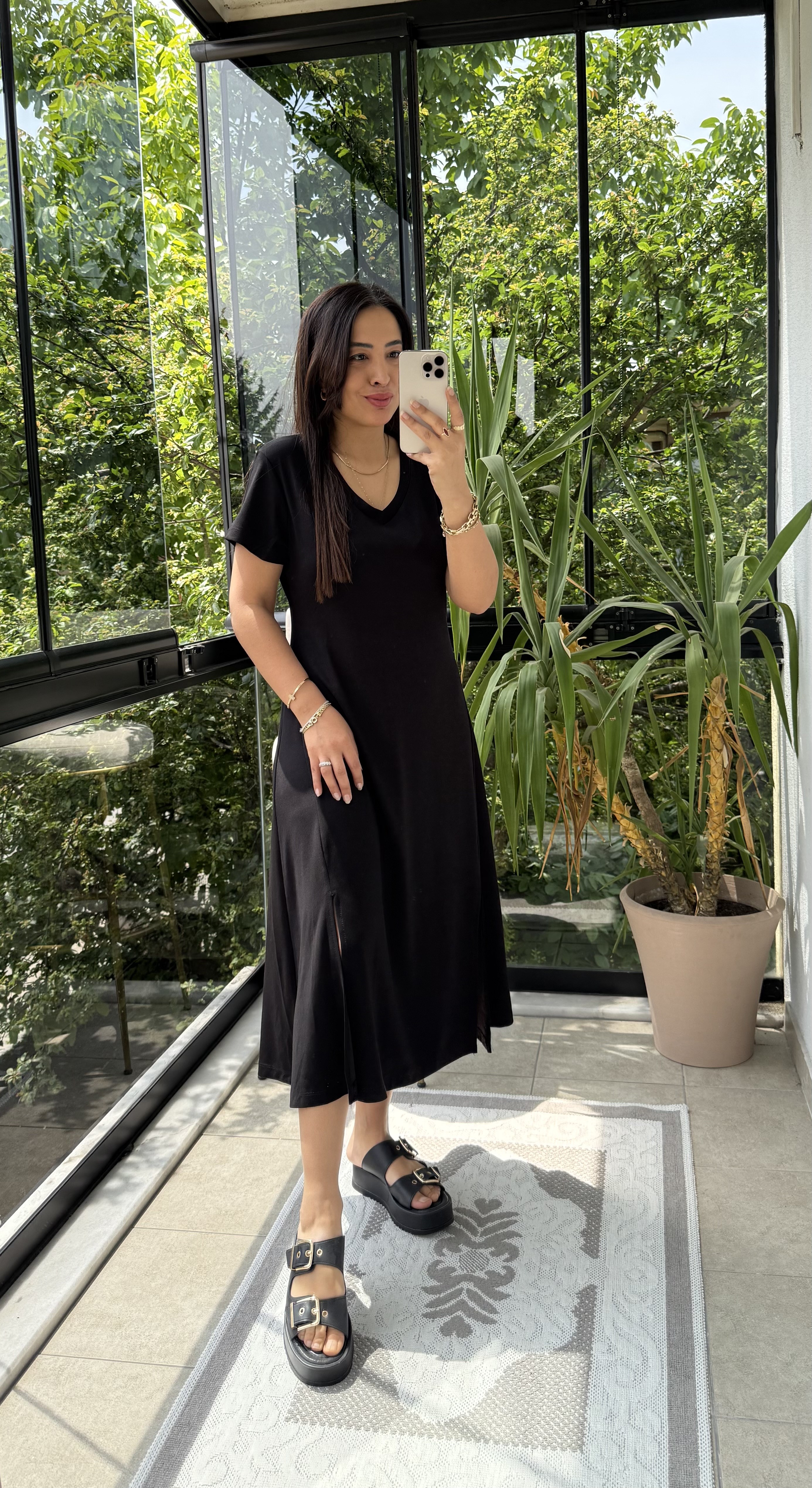 Oysh V Yaka Yırtmaçlı Elbise Siyah