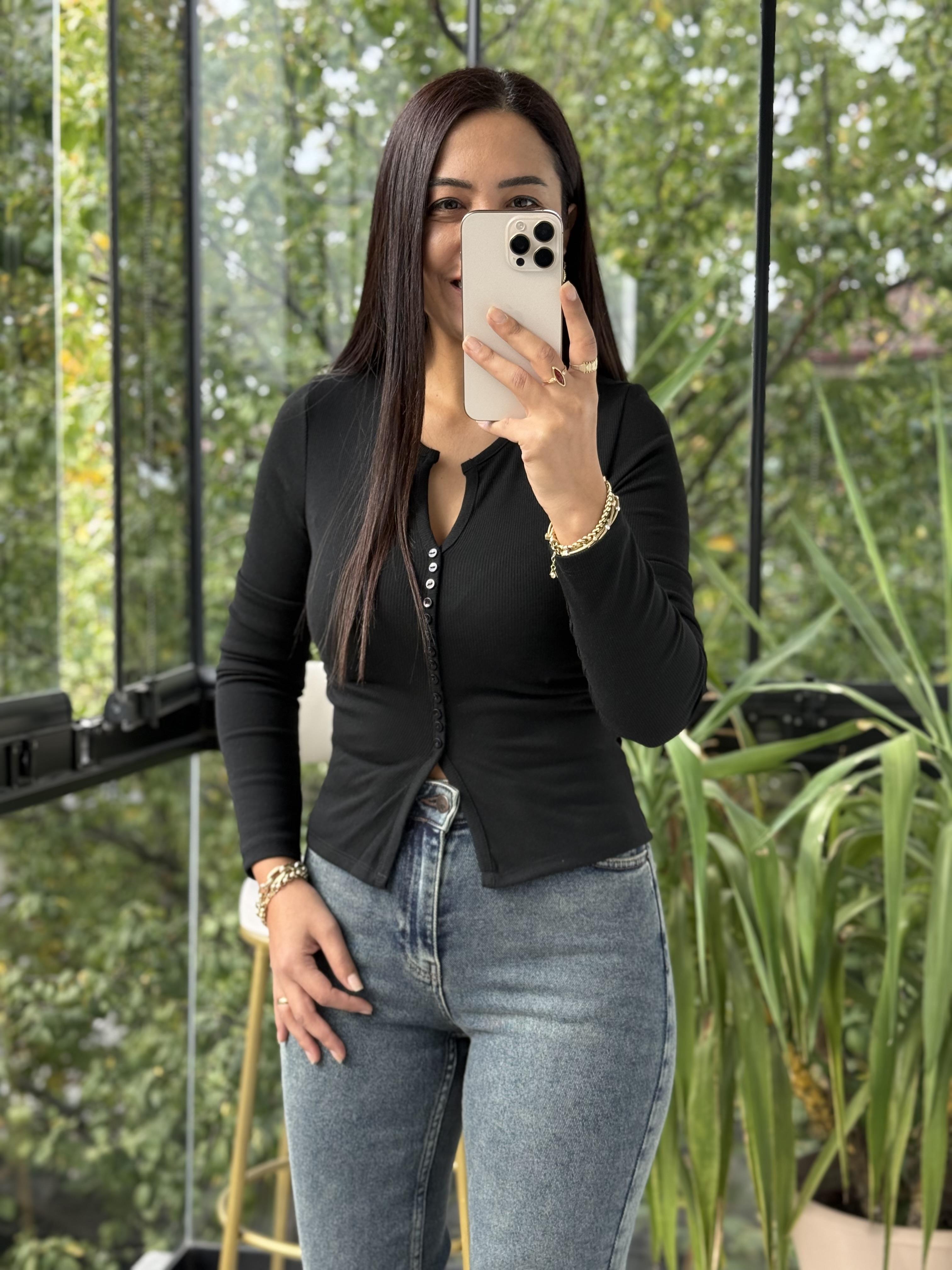 Düğme Detaylı Büzgülü Top Bluz Siyah