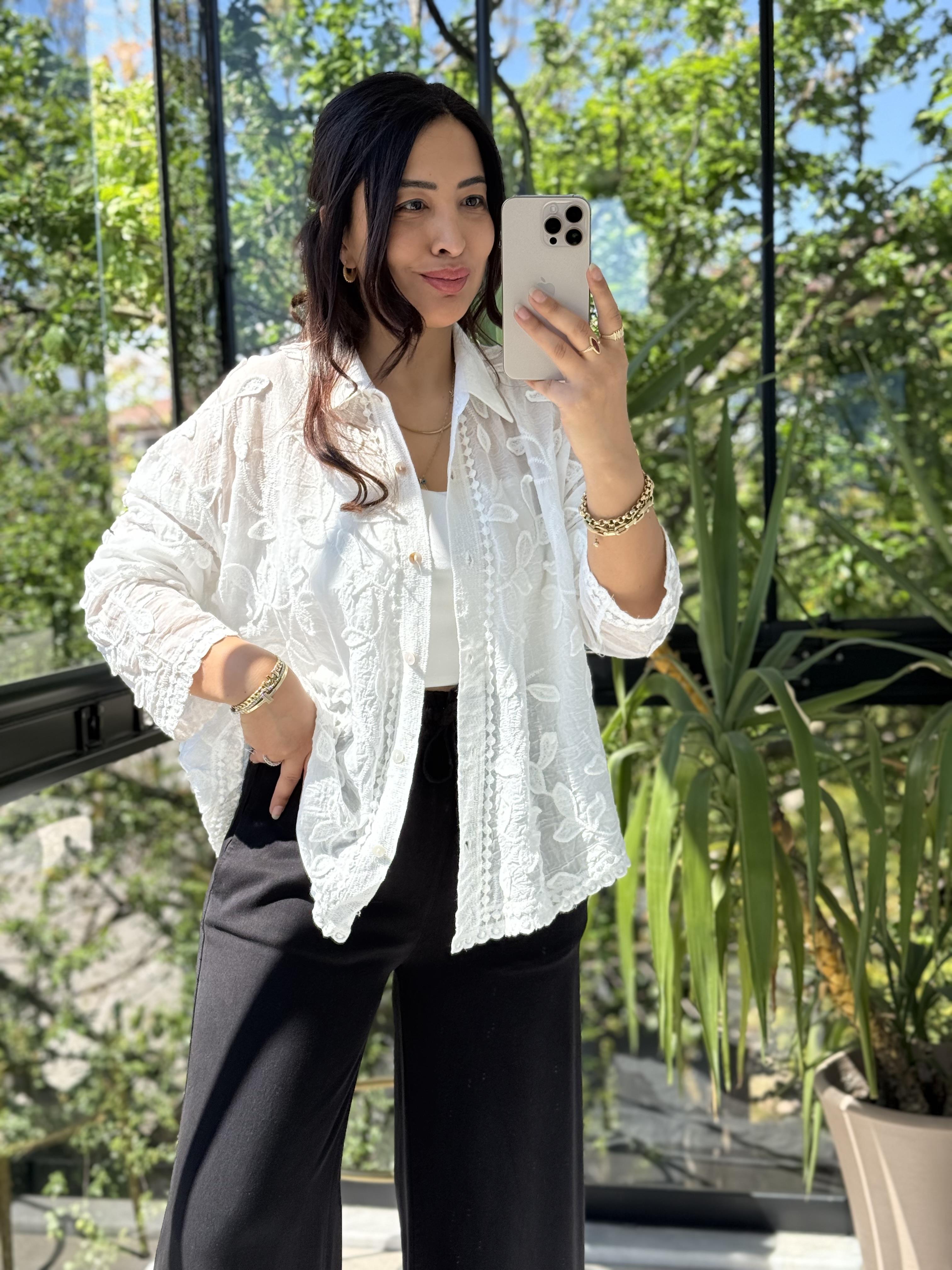 Sarmaşık Kabartmalı Gömlek Beyaz