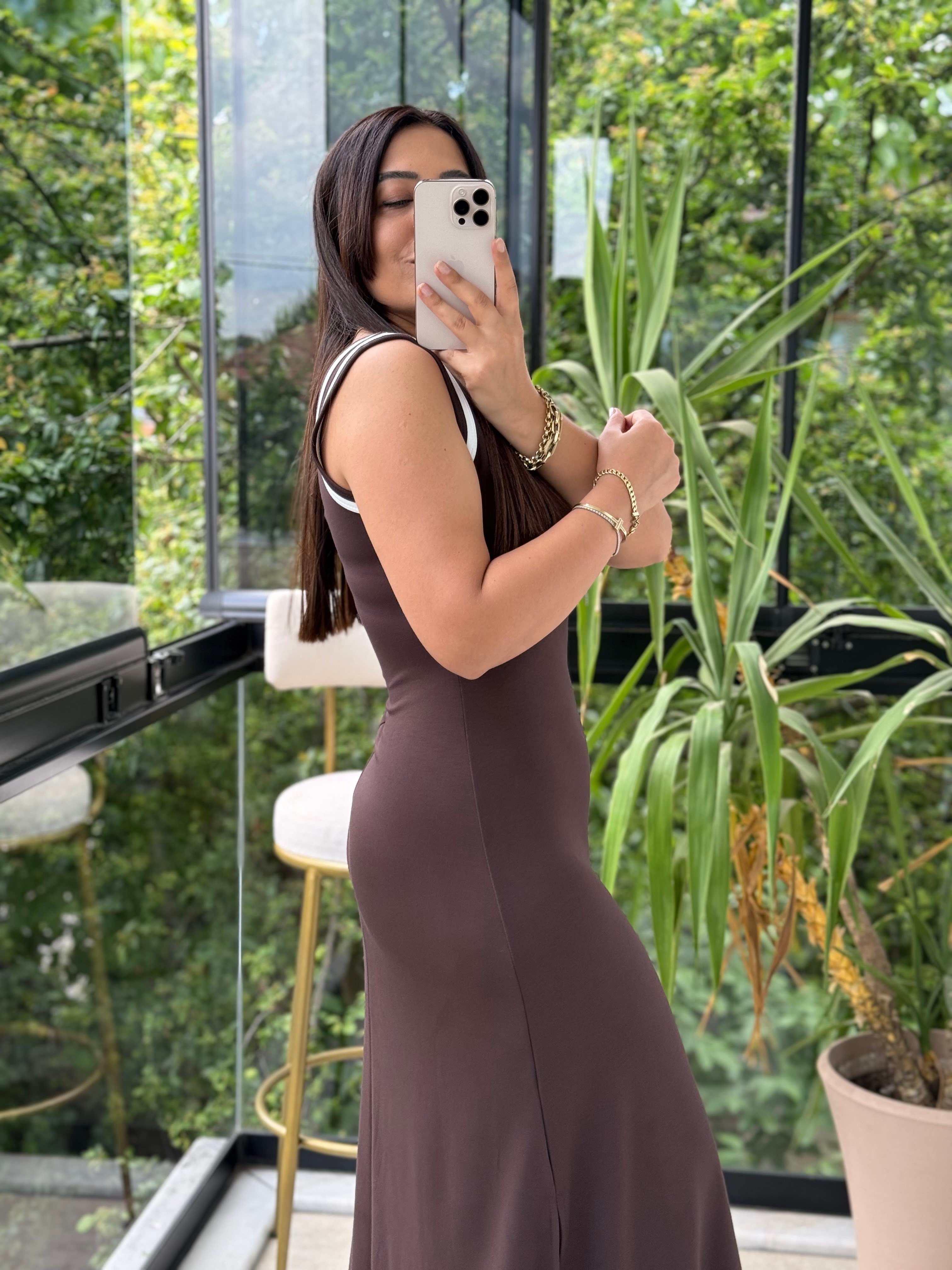 Kolu ve Yakası Biyeli Sıfır Kol Modal Elbise Kahve