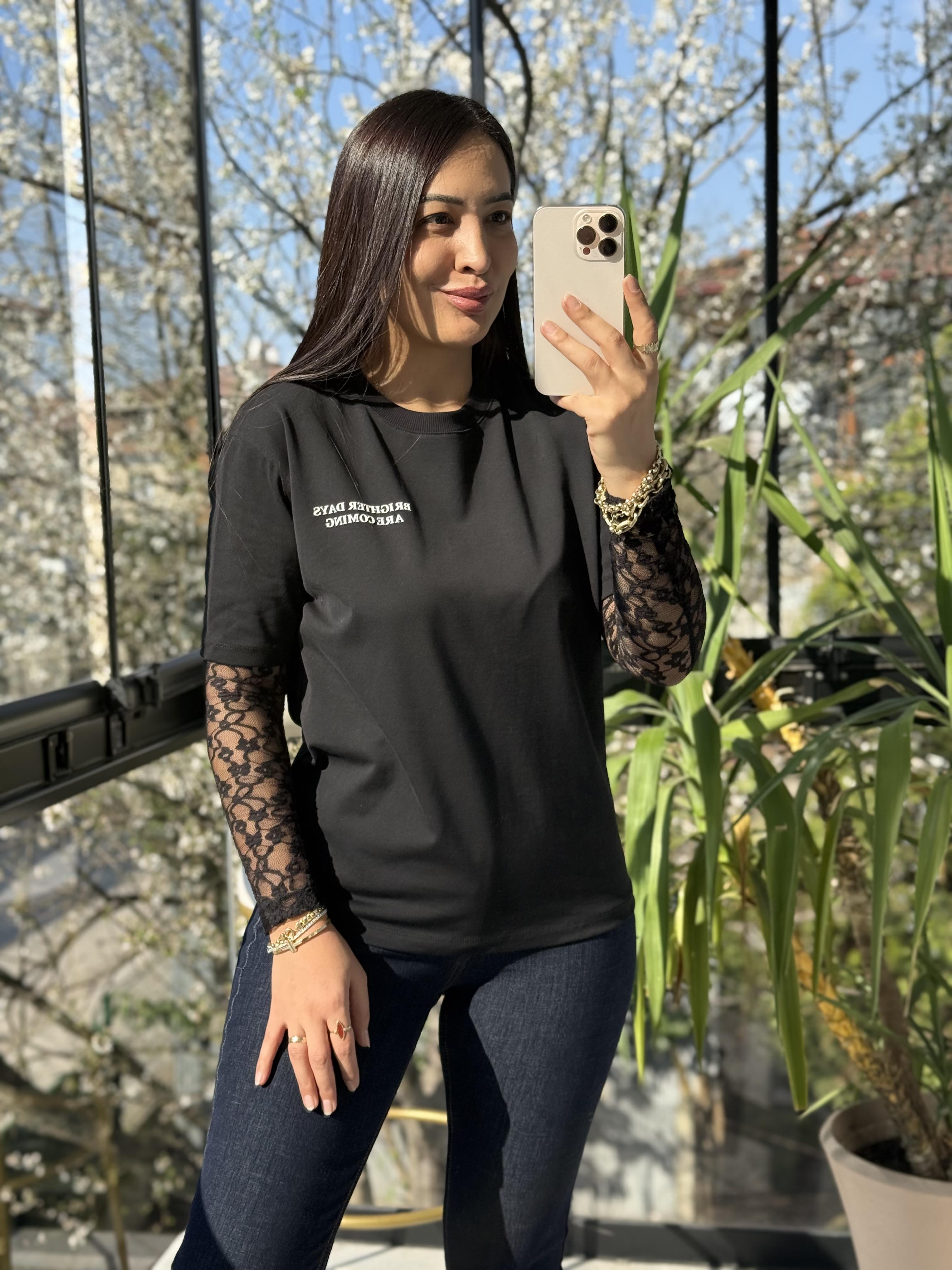 Kolları Tül Dantel Detaylı Tişört Siyah