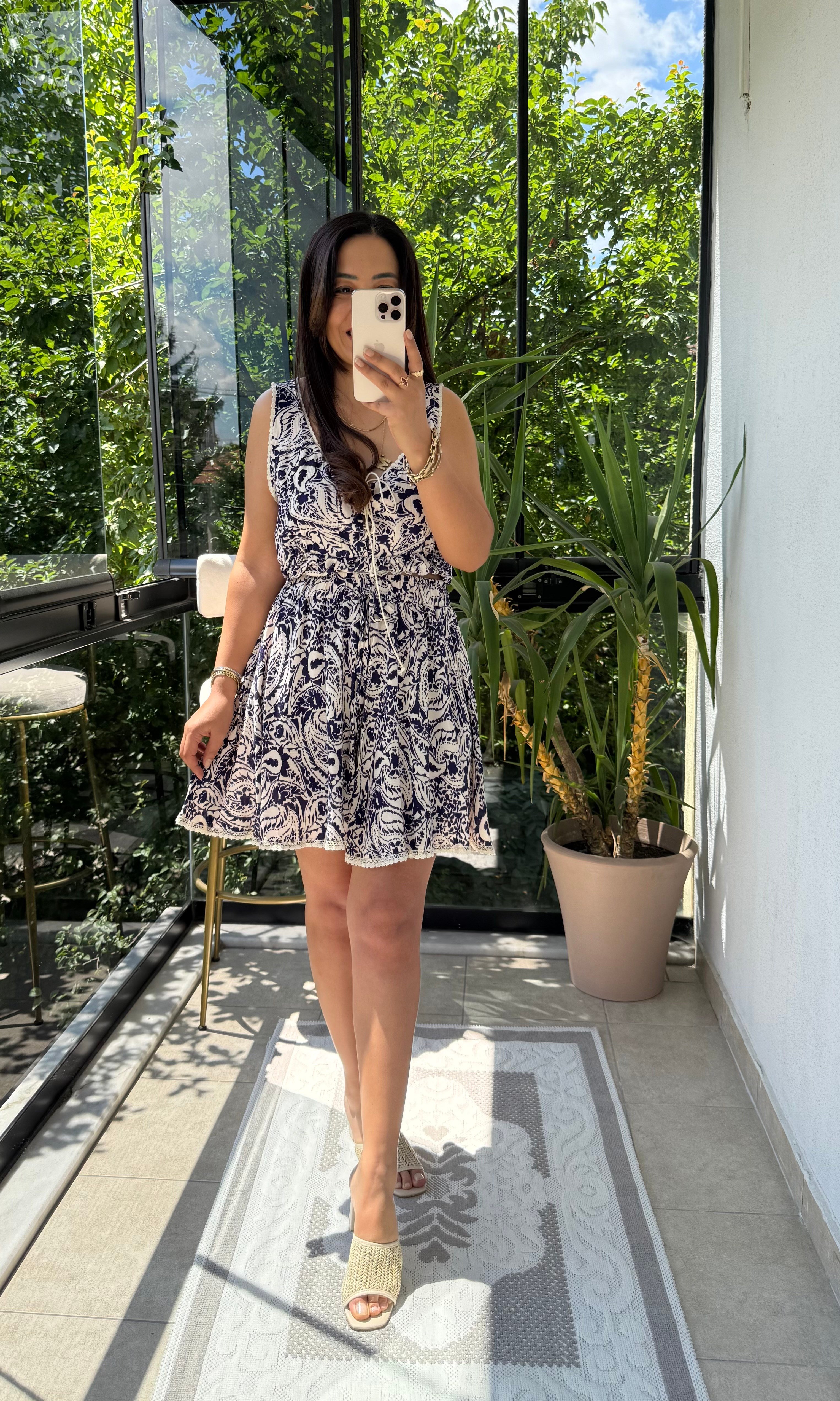 Önü Bağcıklı Altı Dantelli Bluz Lacivert