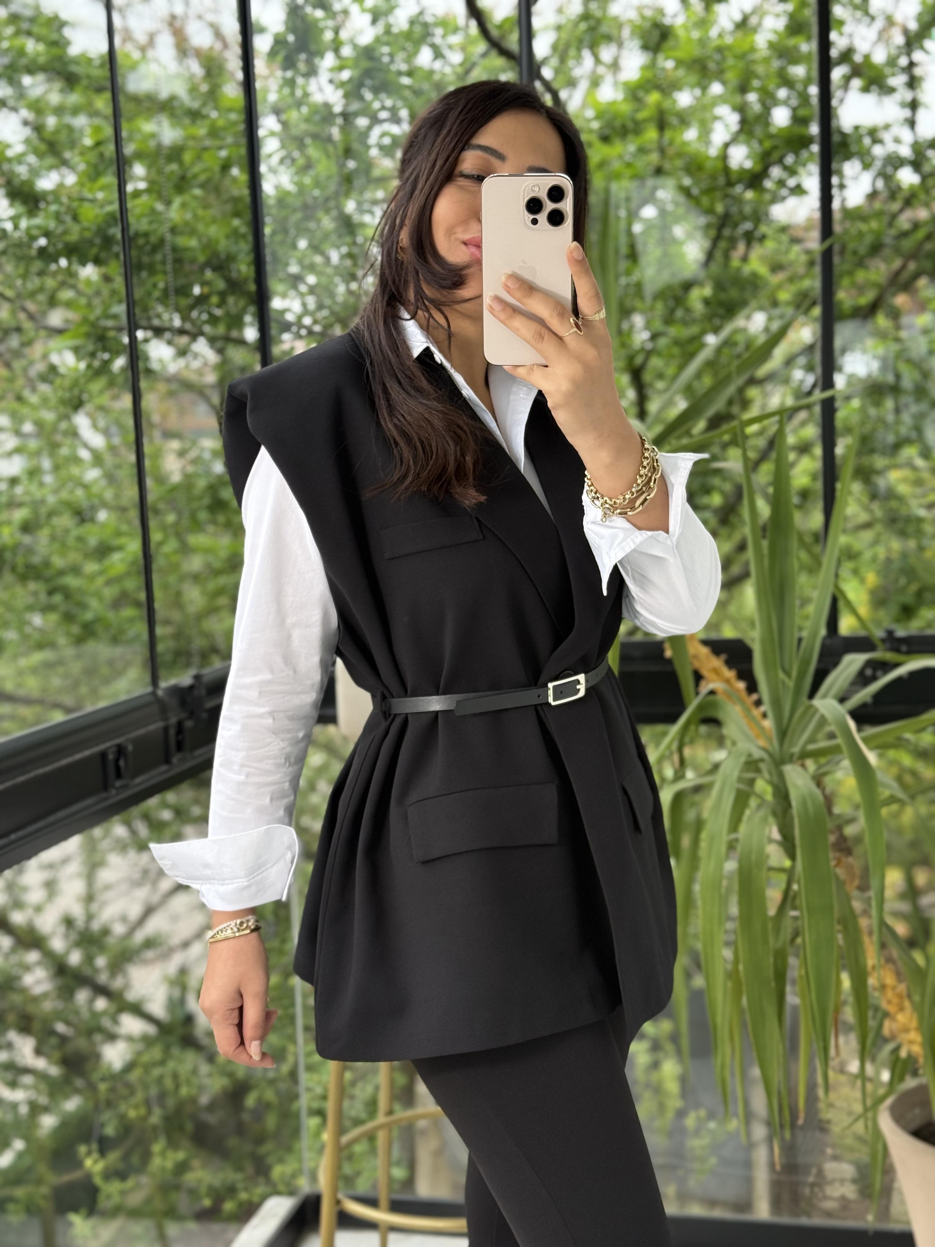 Vatkalı Kemerli Yelek Siyah