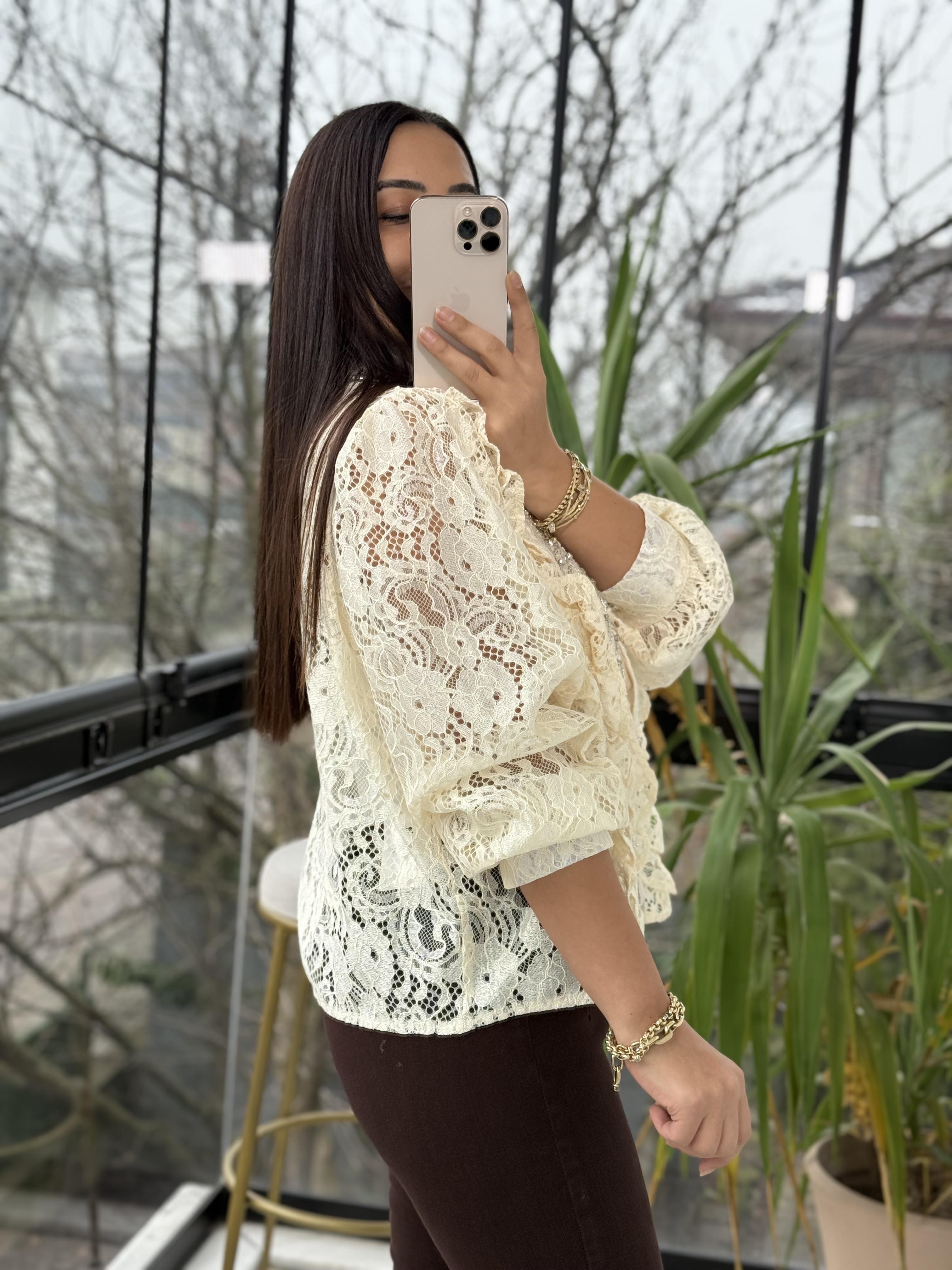 İthal Güpürlü Yaka Taşlı Gömlek Ekru