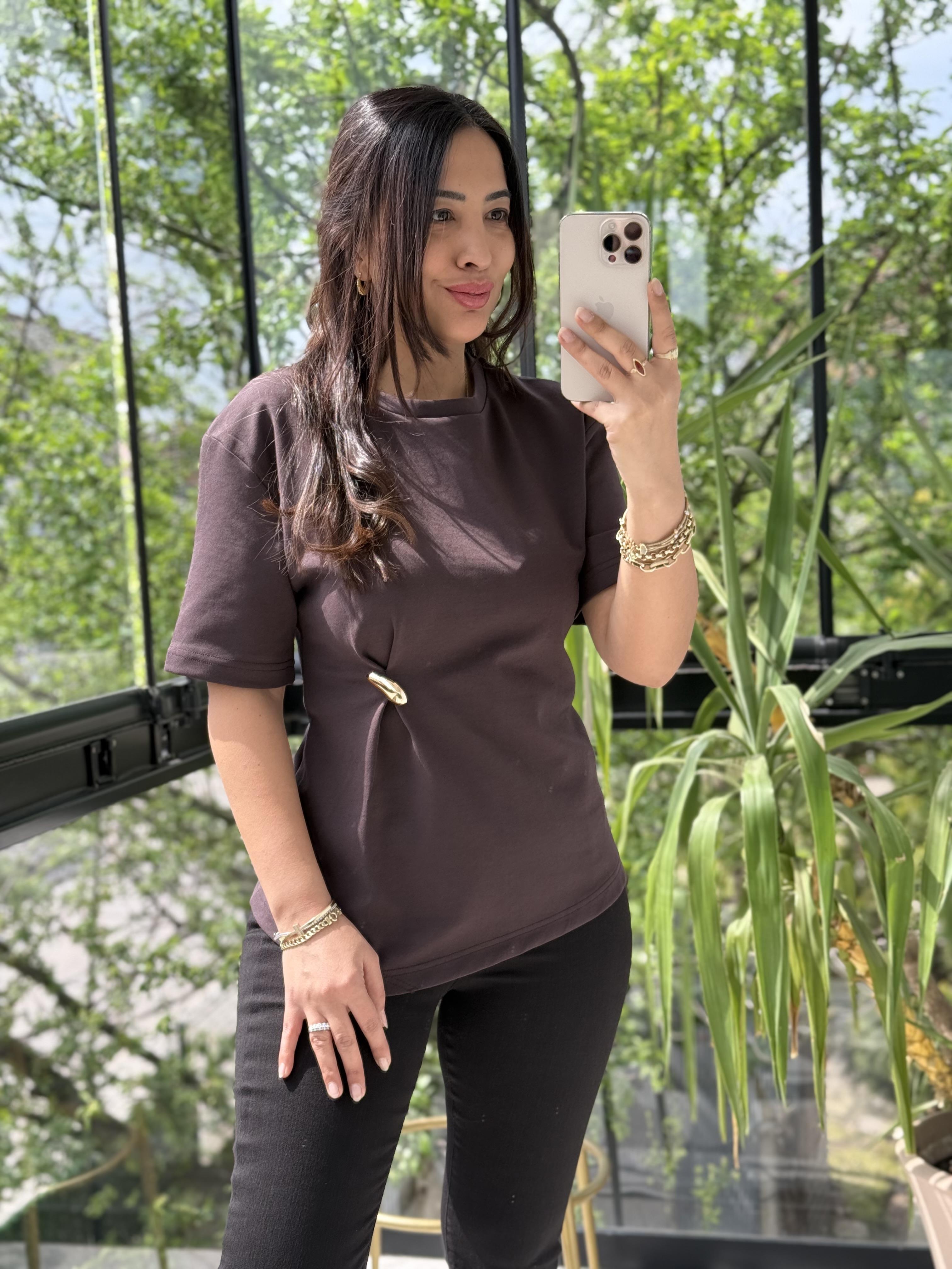 Dilvin Aksesuar Detaylı Kısa Kollu Tişört Koyu Kahve