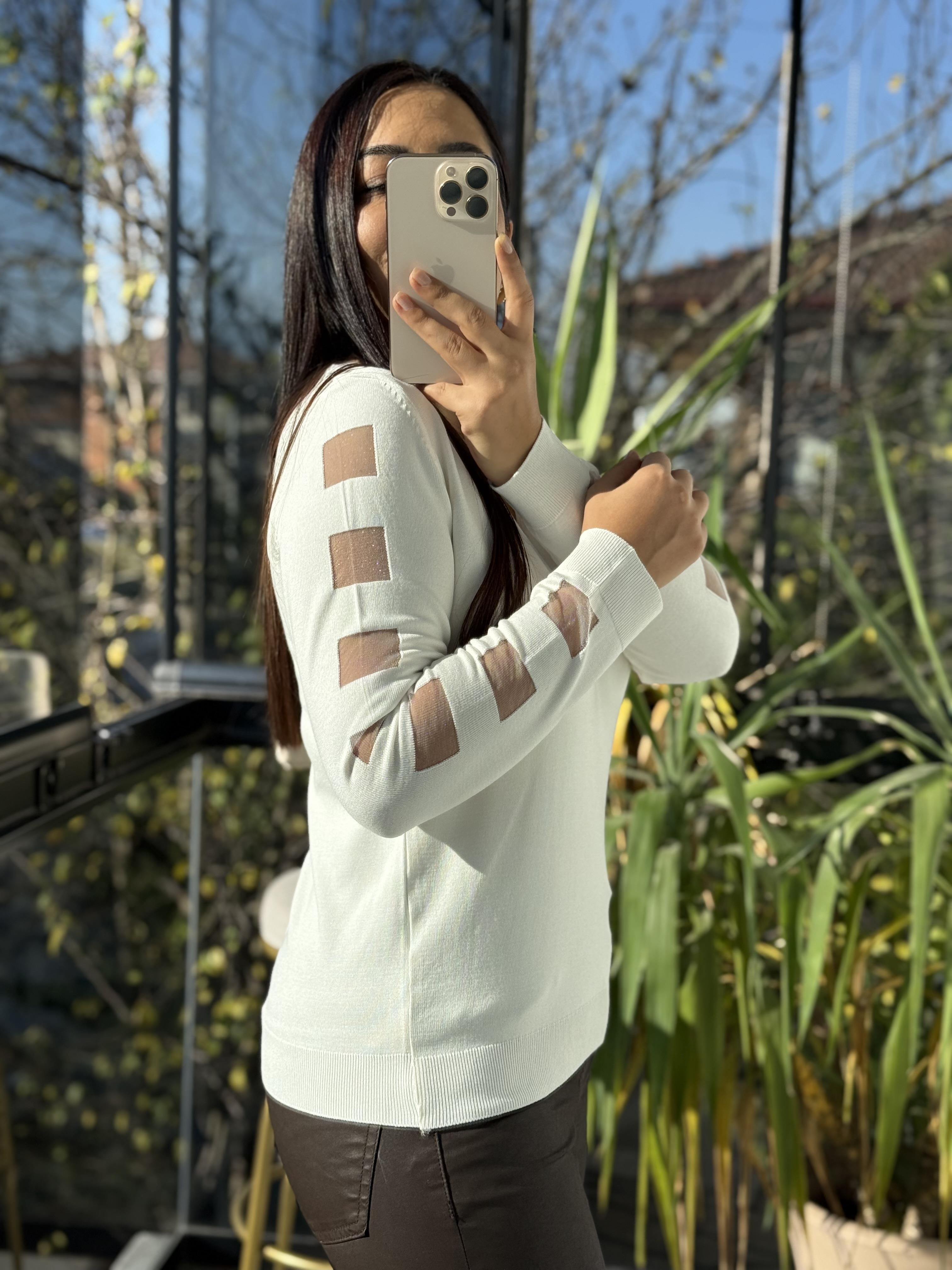V Yaka Kolları Küp Detay Merserize Ekru