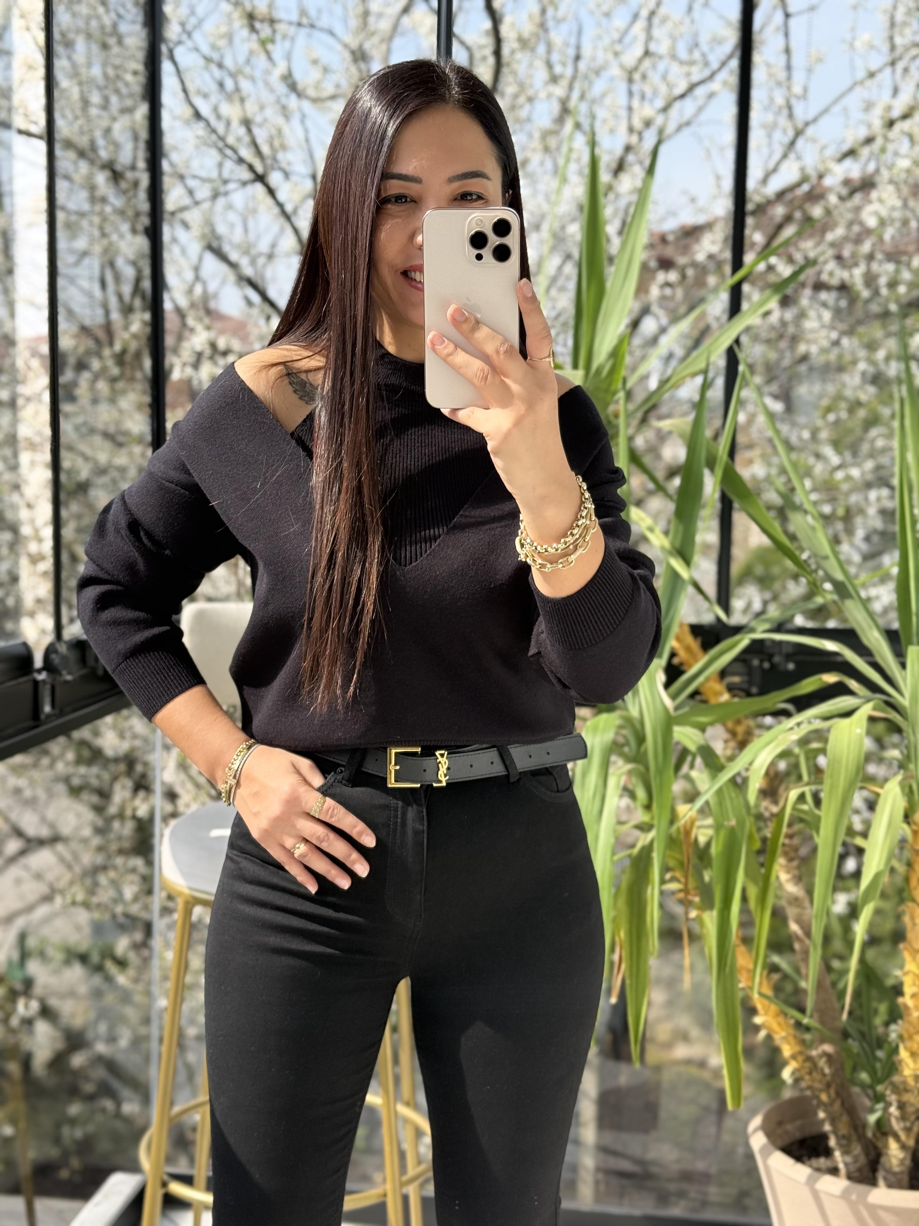 V Detay Atletli Triko Siyah