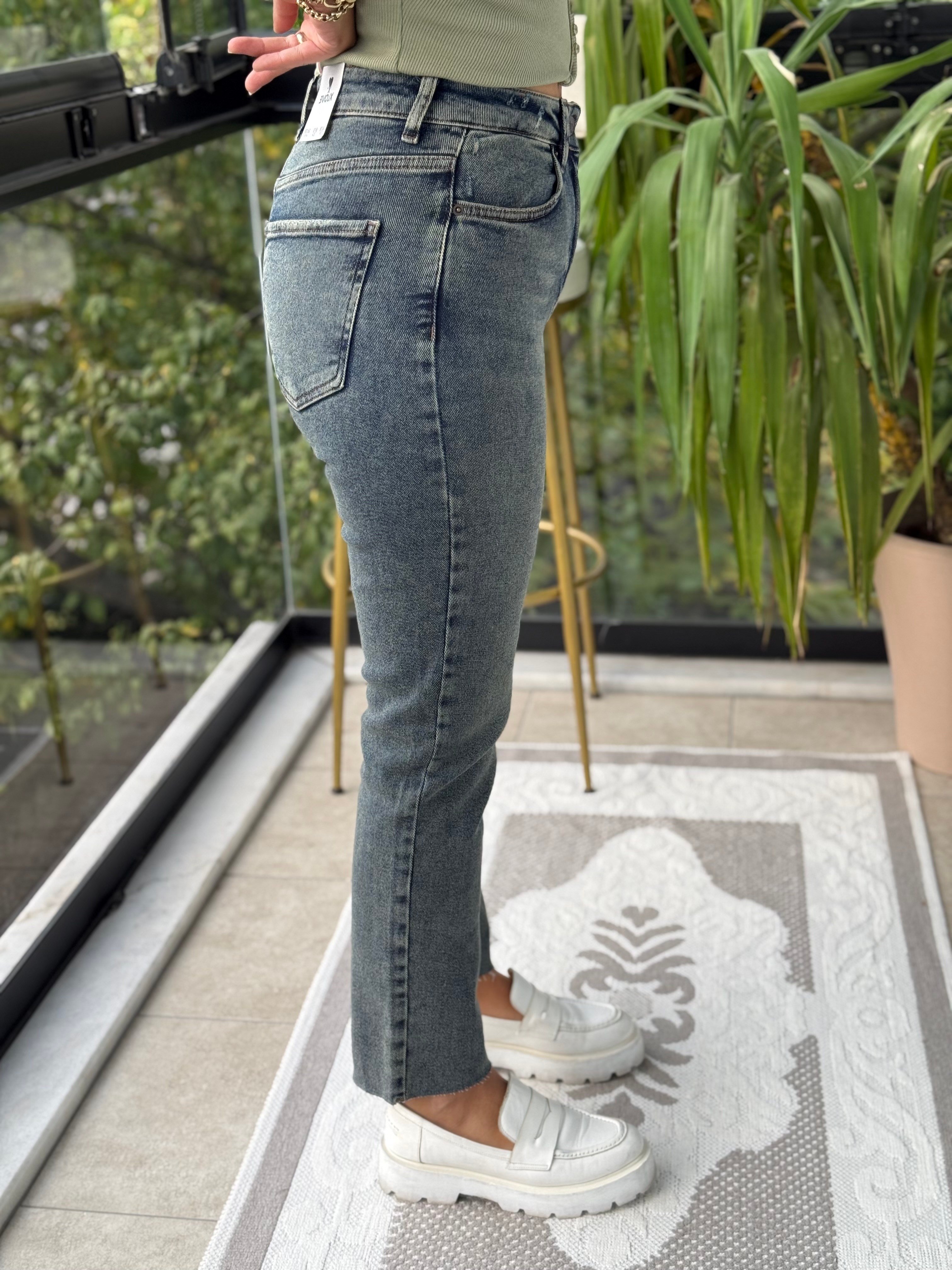 Premium Kalite Kesik Paça Jean Yeşil Yıkama