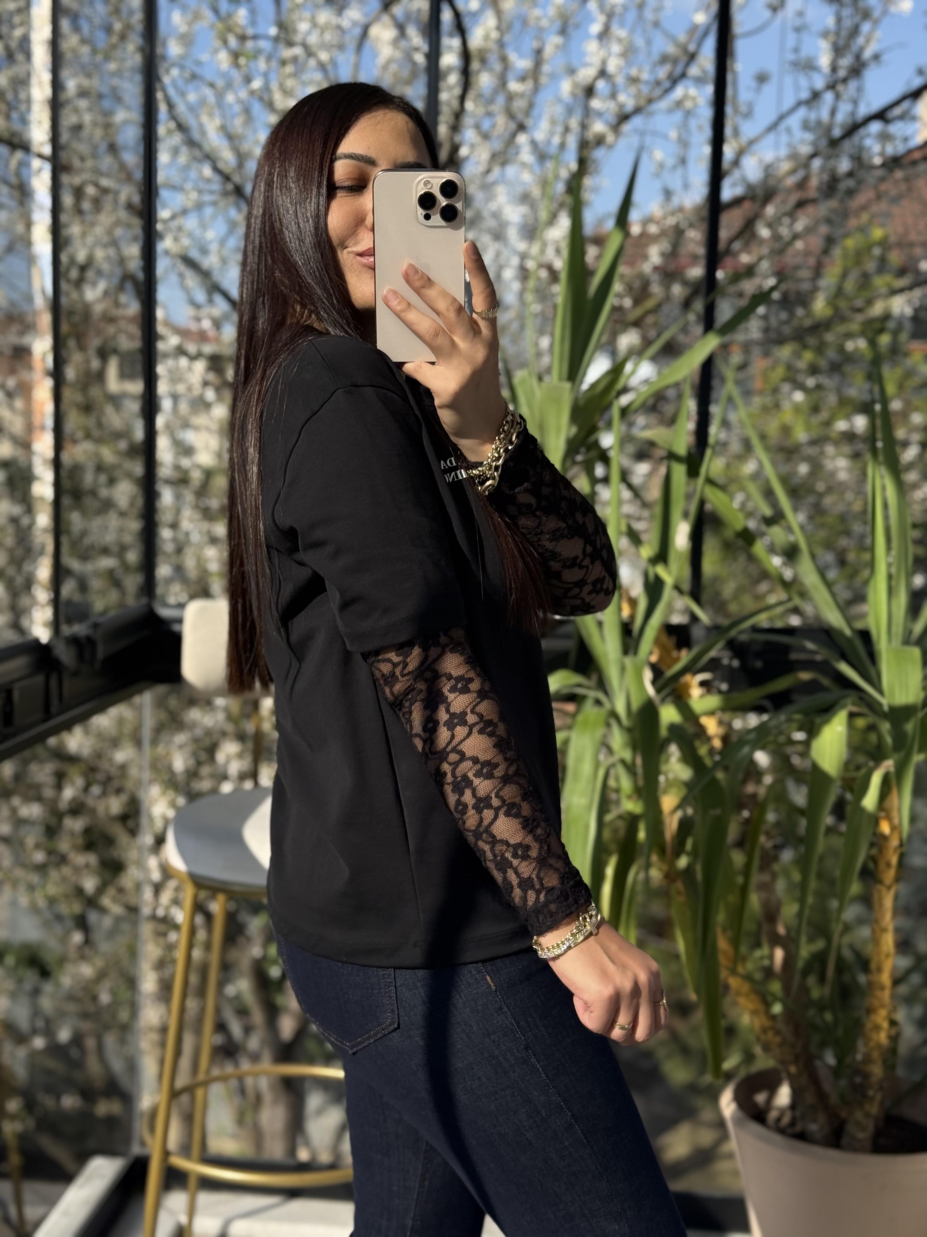 Kolları Tül Dantel Detaylı Tişört Siyah