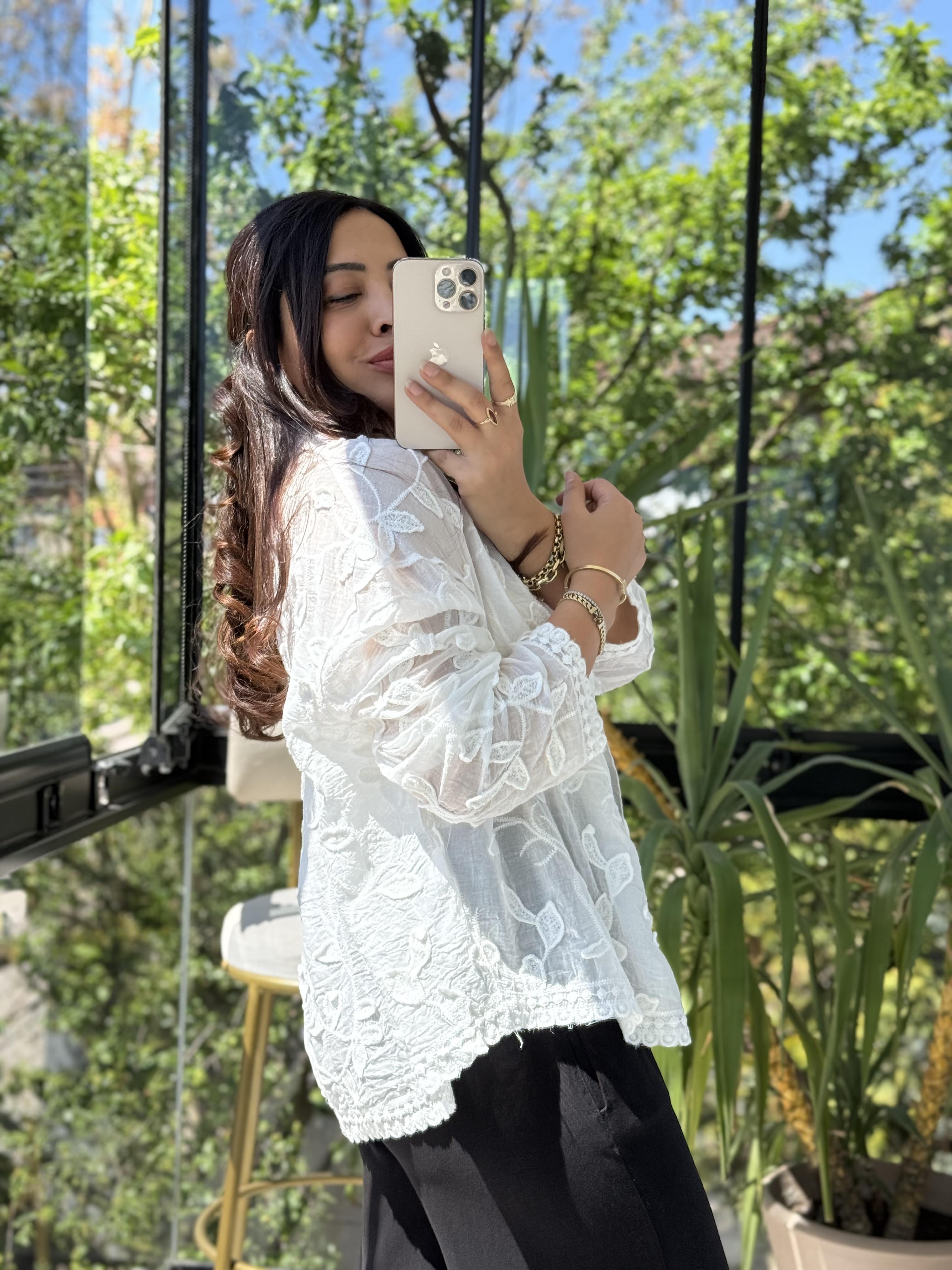 Sarmaşık Kabartmalı Gömlek Beyaz