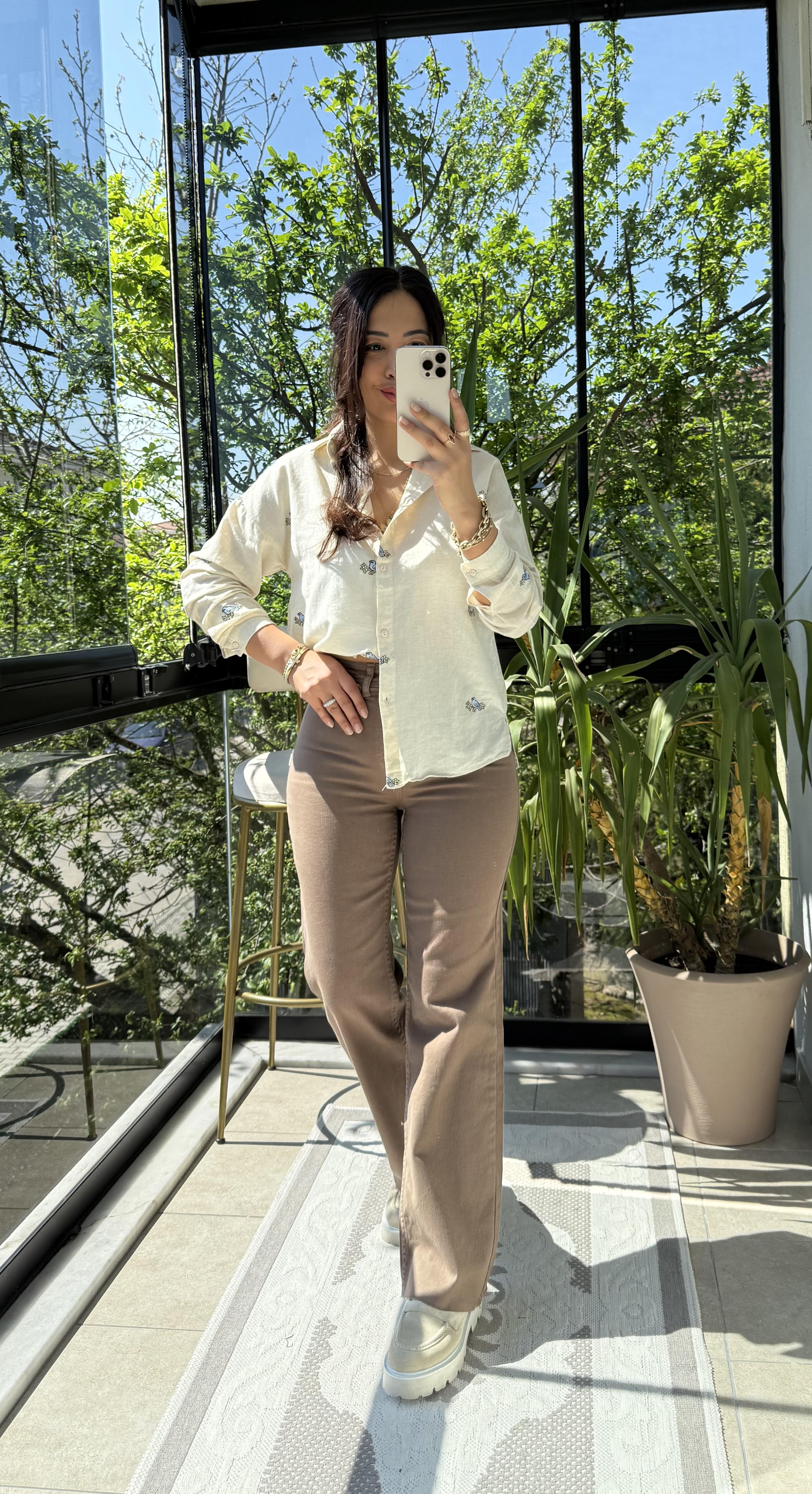 Mavi Kuş Nakışlı Gömlek Natural