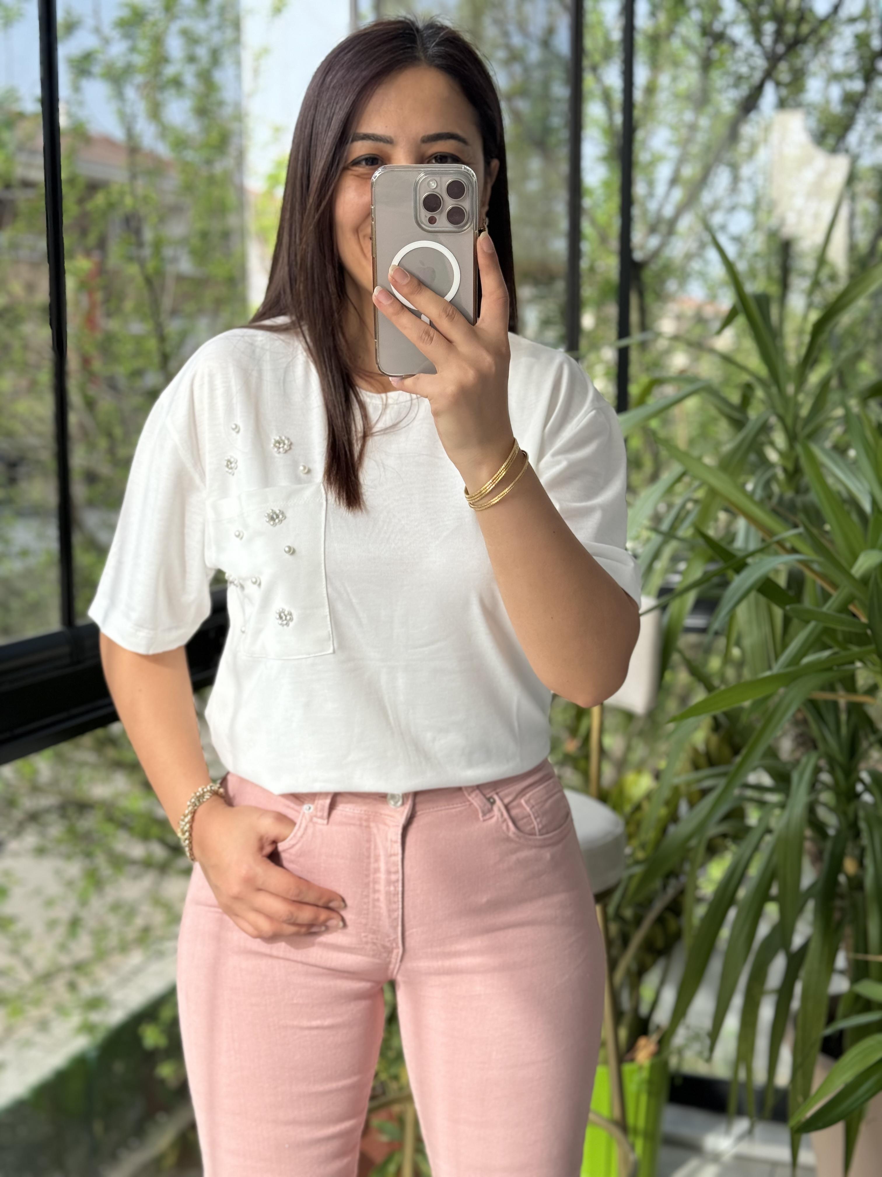 Cepleri İnci Taşlı Tişört Beyaz