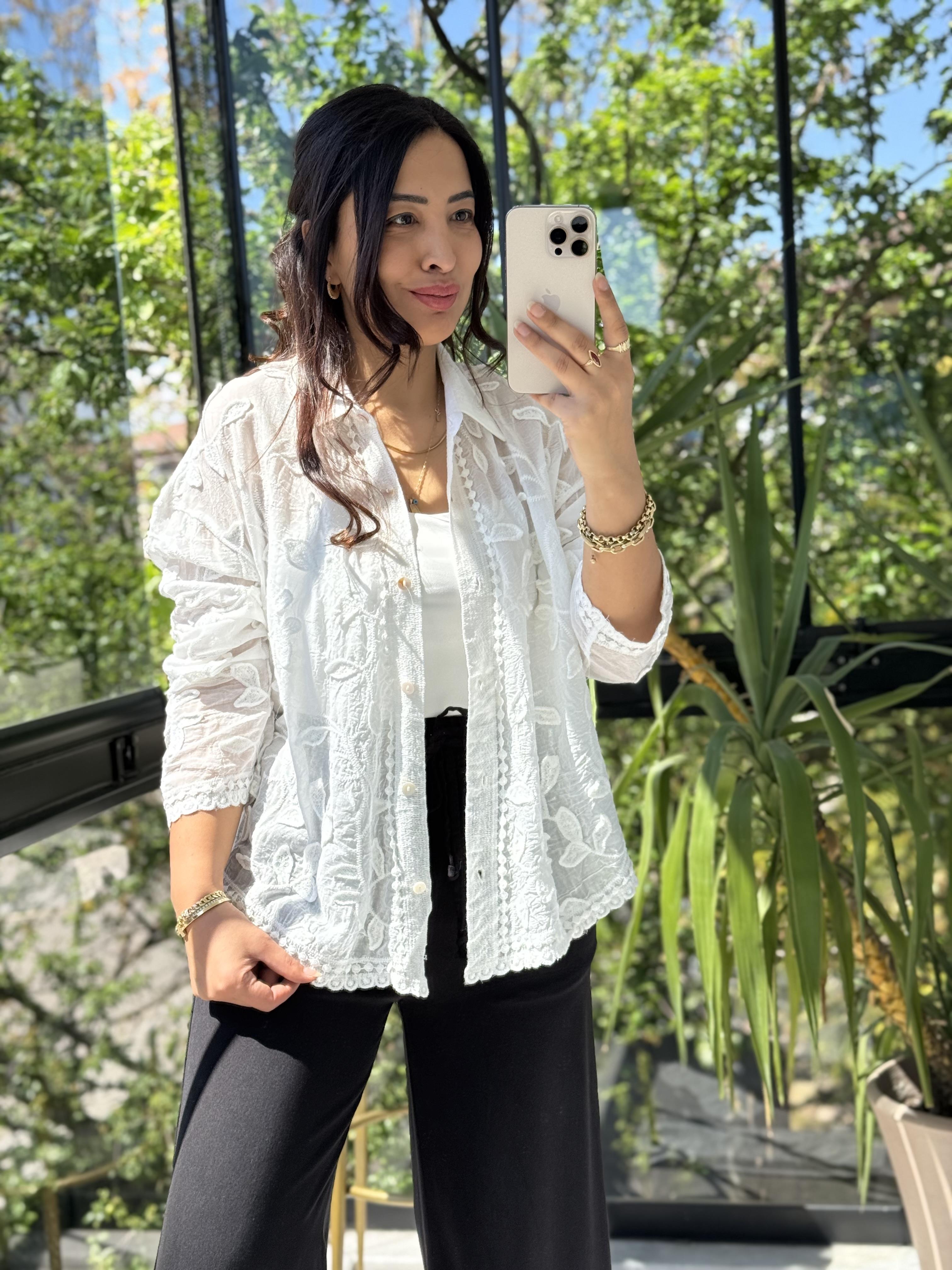 Sarmaşık Kabartmalı Gömlek Beyaz