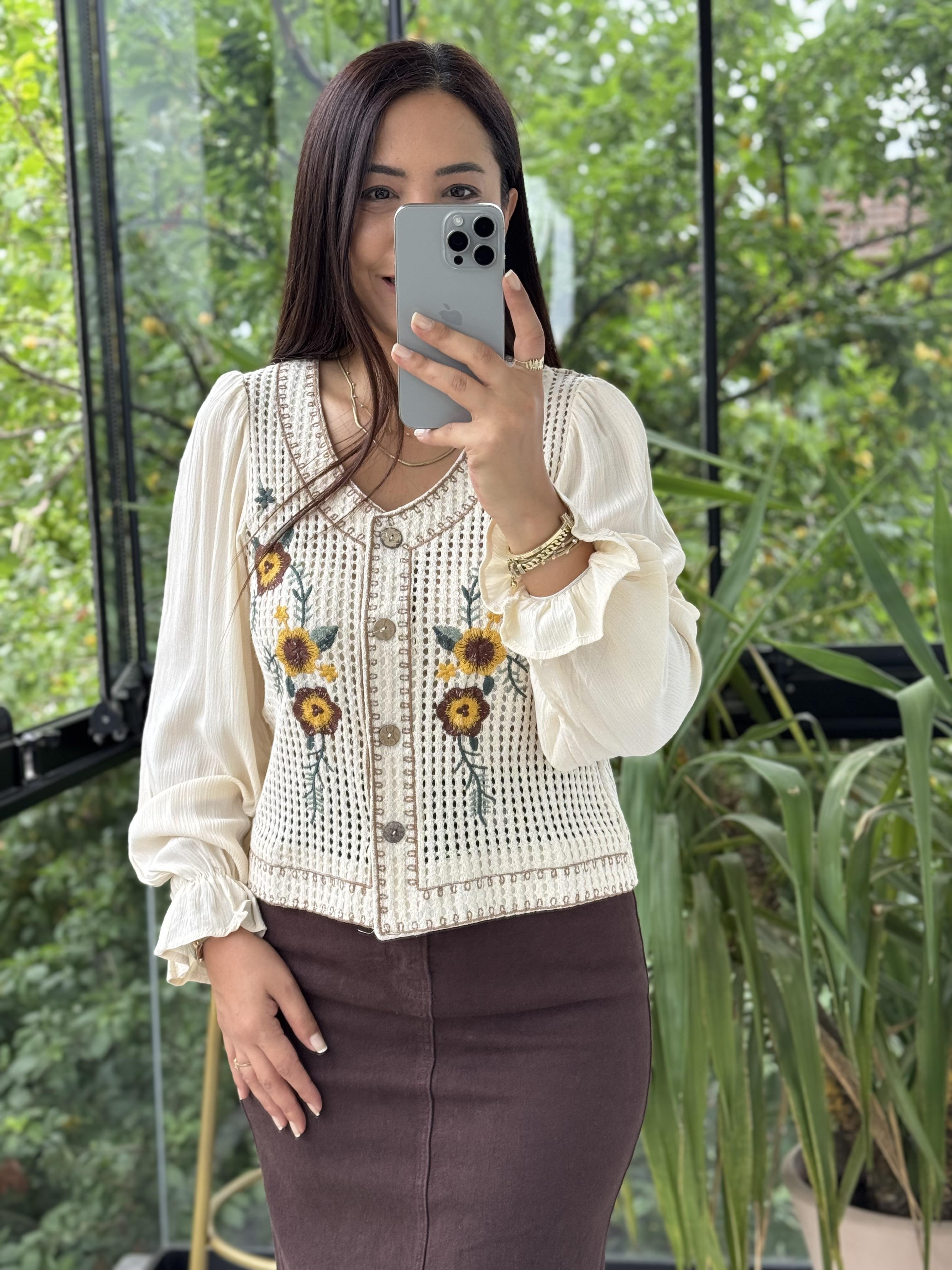 Çiçek İşlemeli Hırka Krem