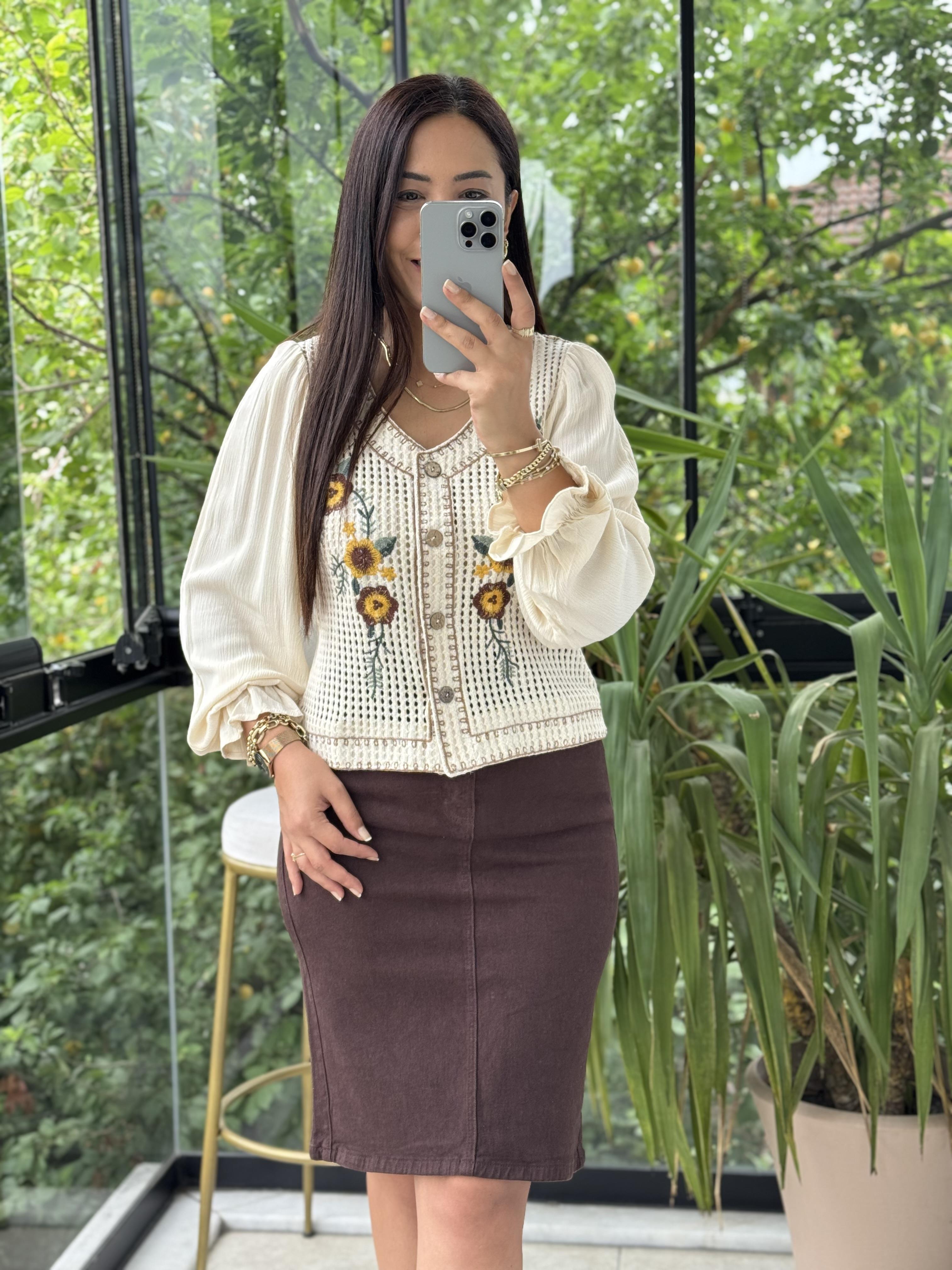 Çiçek İşlemeli Hırka Krem