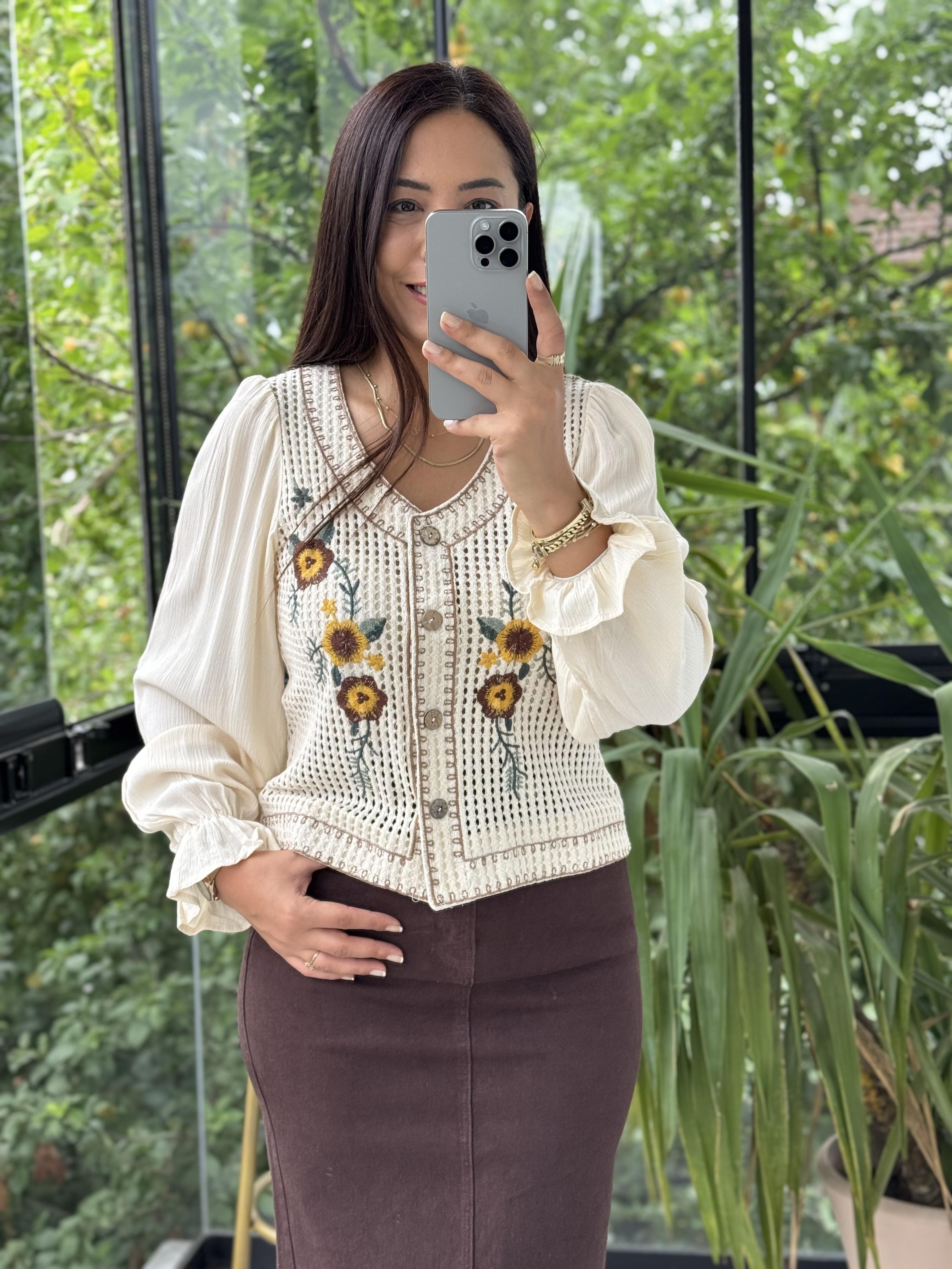 Çiçek İşlemeli Hırka Krem