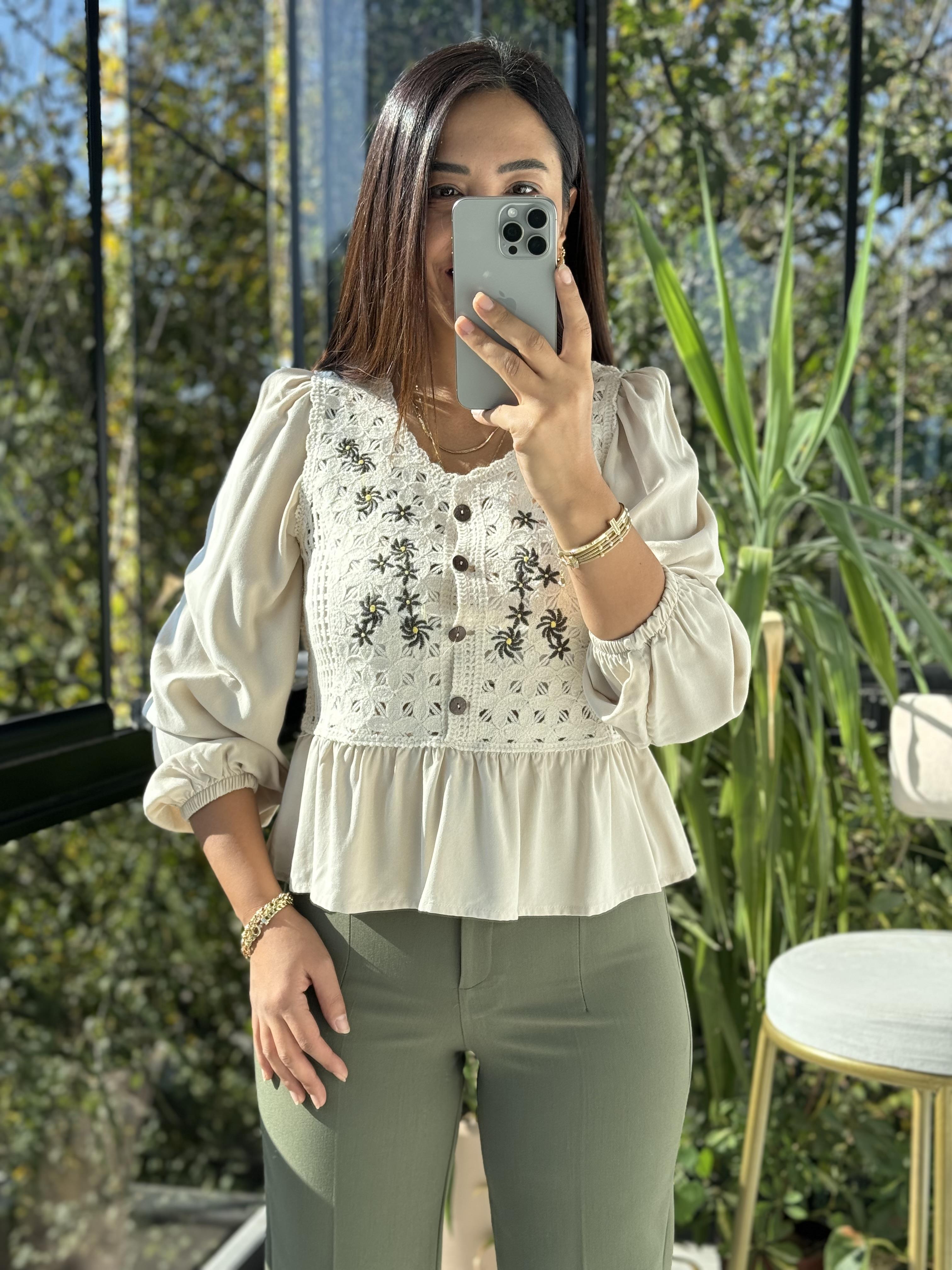 Çiçekli İşlemeli Hırka Bej