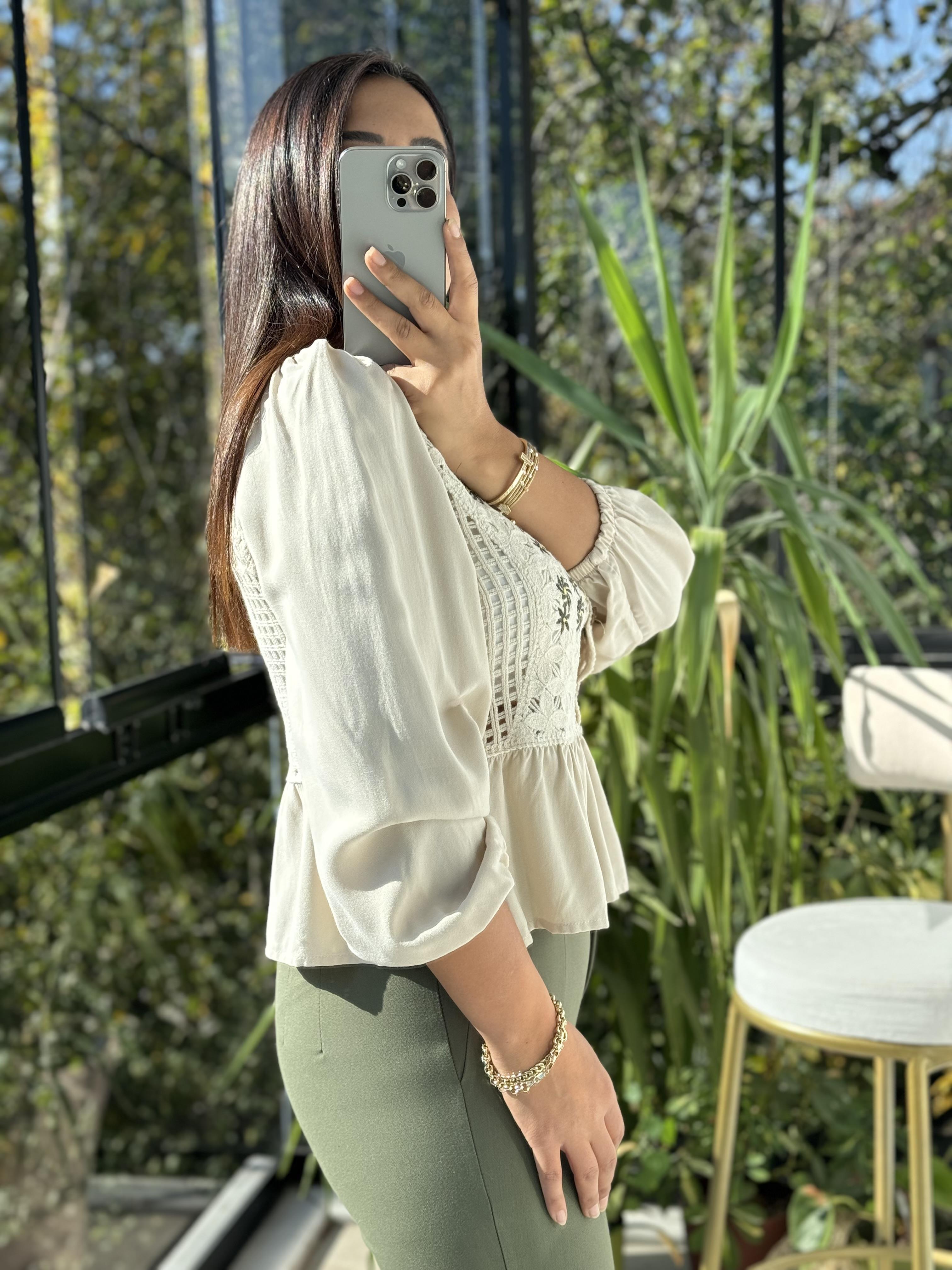 Çiçekli İşlemeli Hırka Bej