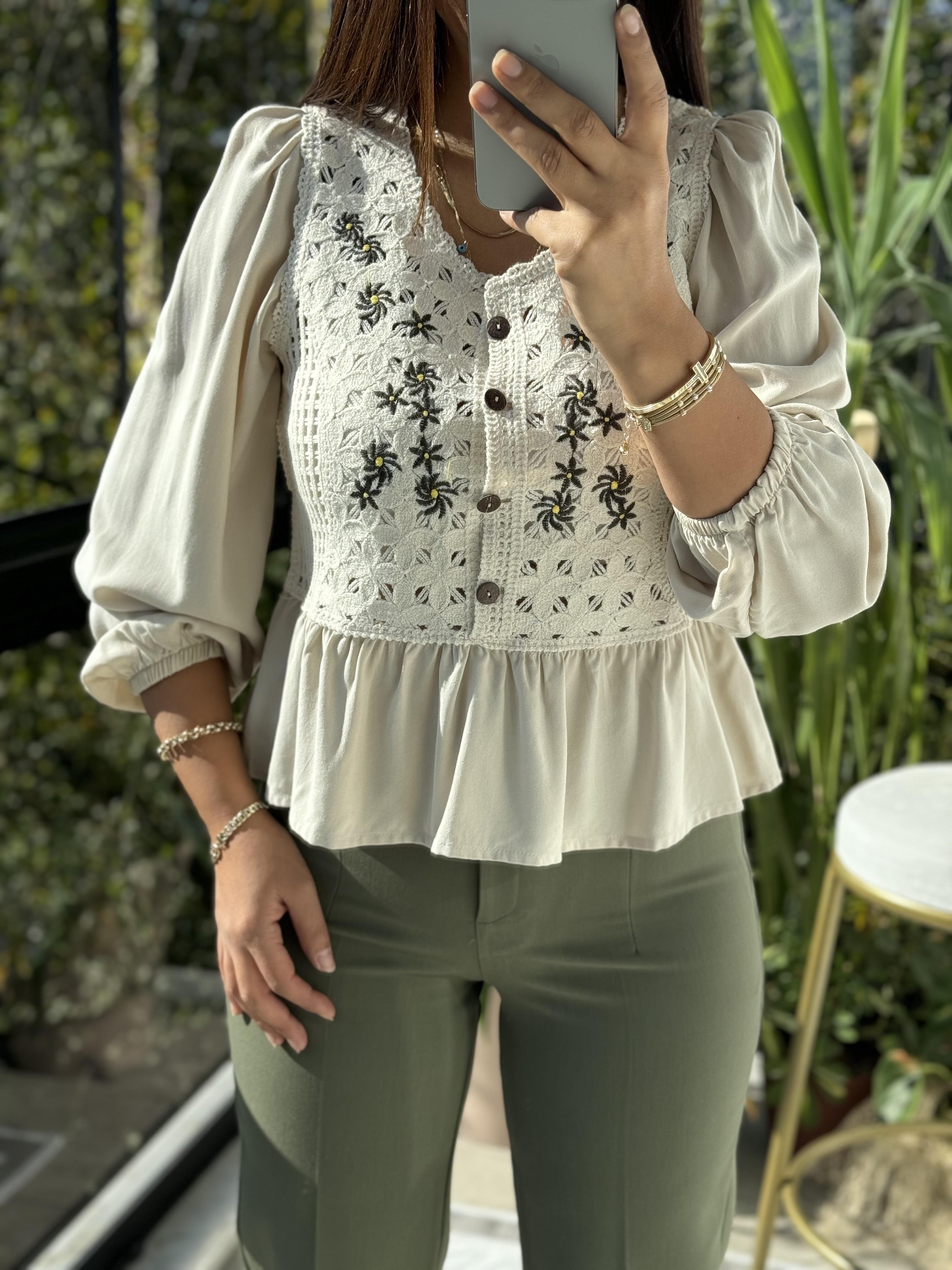 Çiçekli İşlemeli Hırka Bej