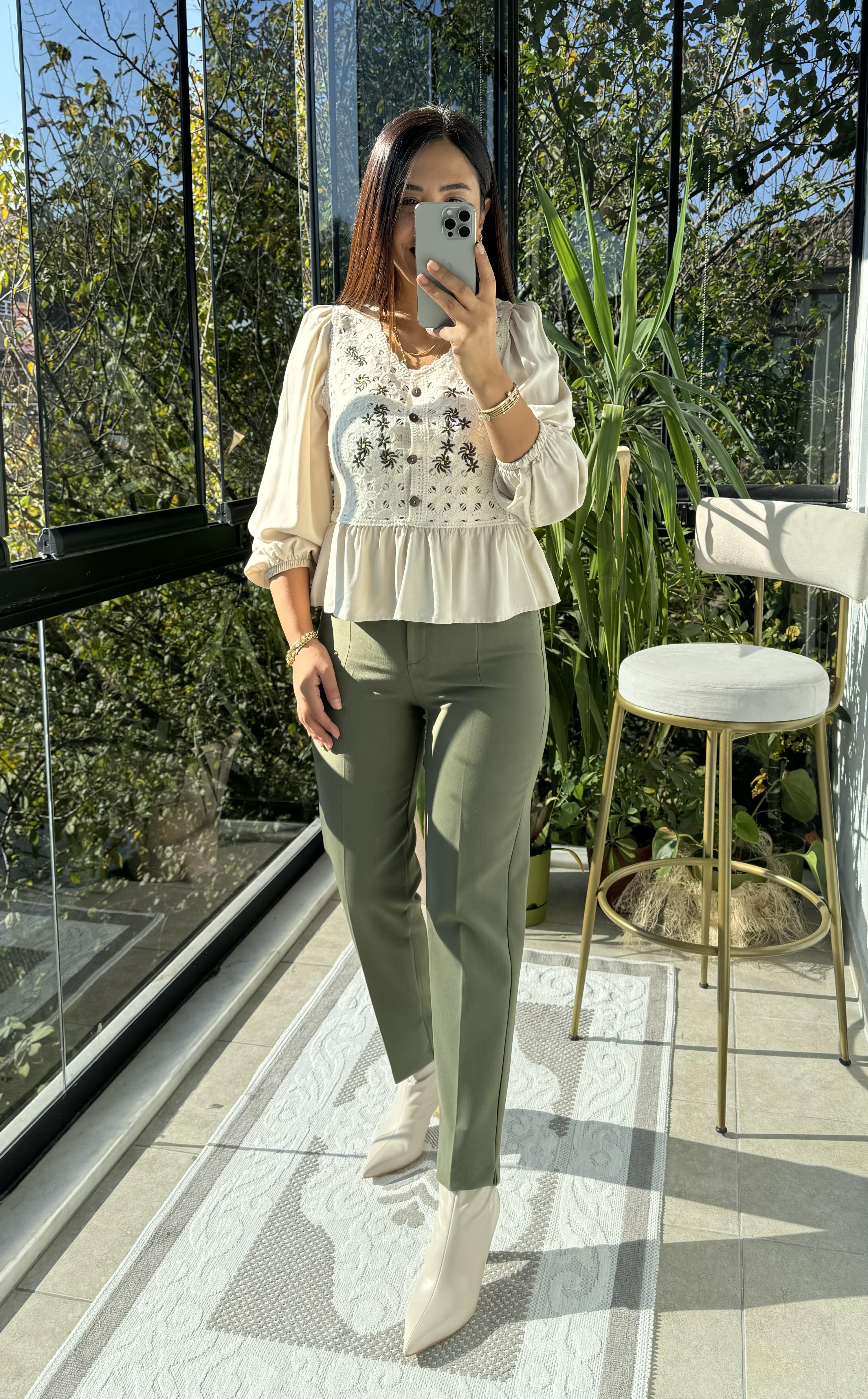 Çiçekli İşlemeli Hırka Bej