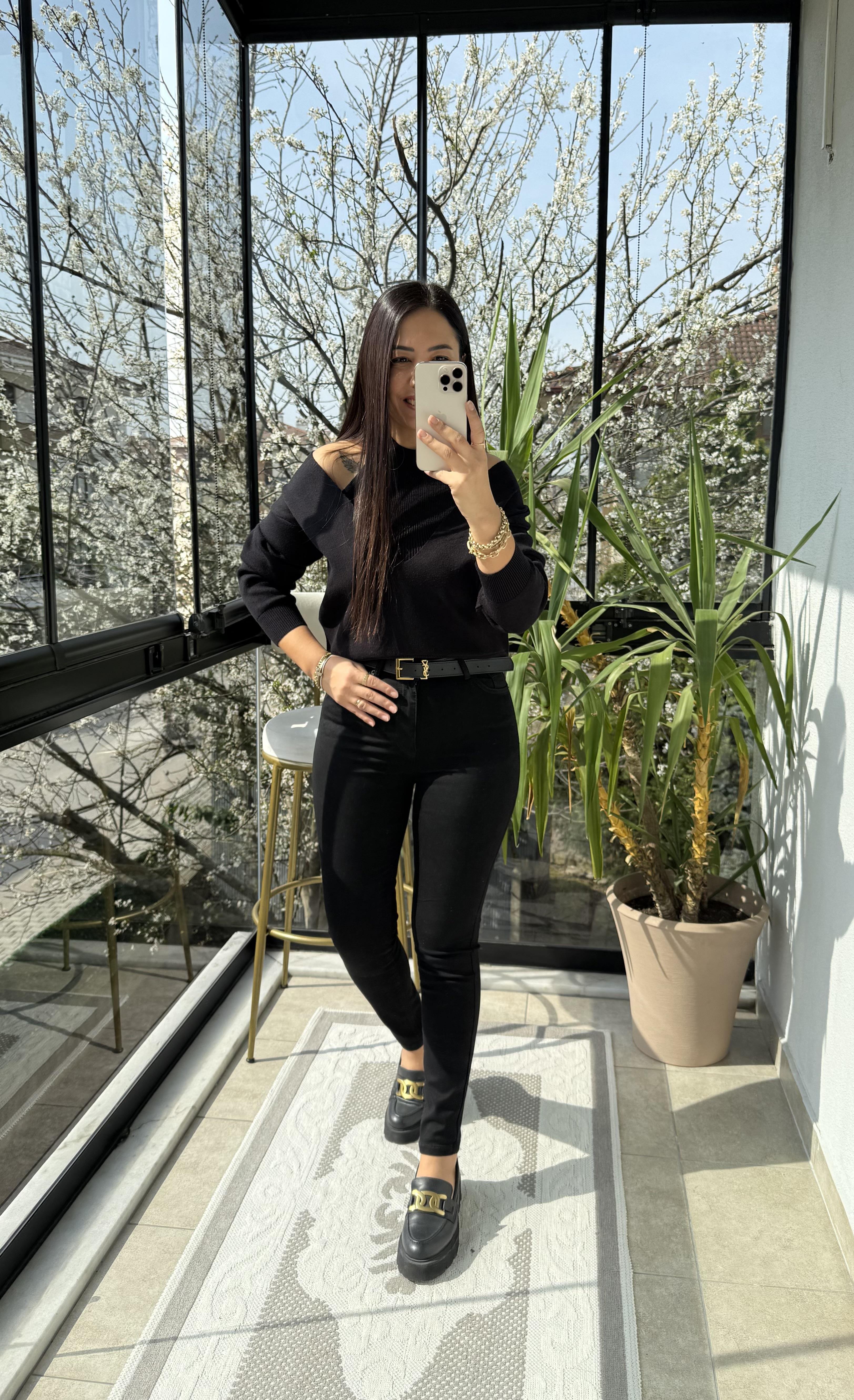 V Detay Atletli Triko Siyah