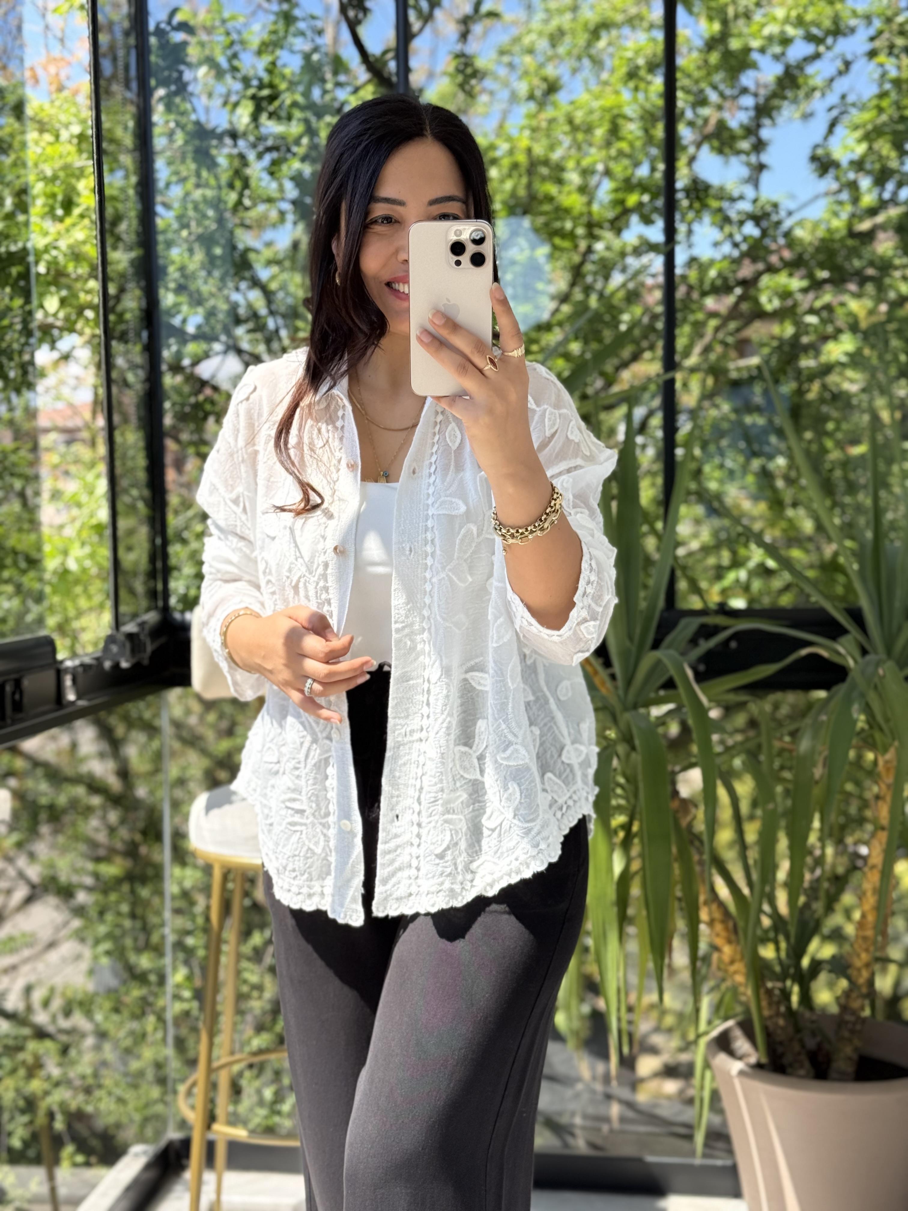 Sarmaşık Kabartmalı Gömlek Beyaz