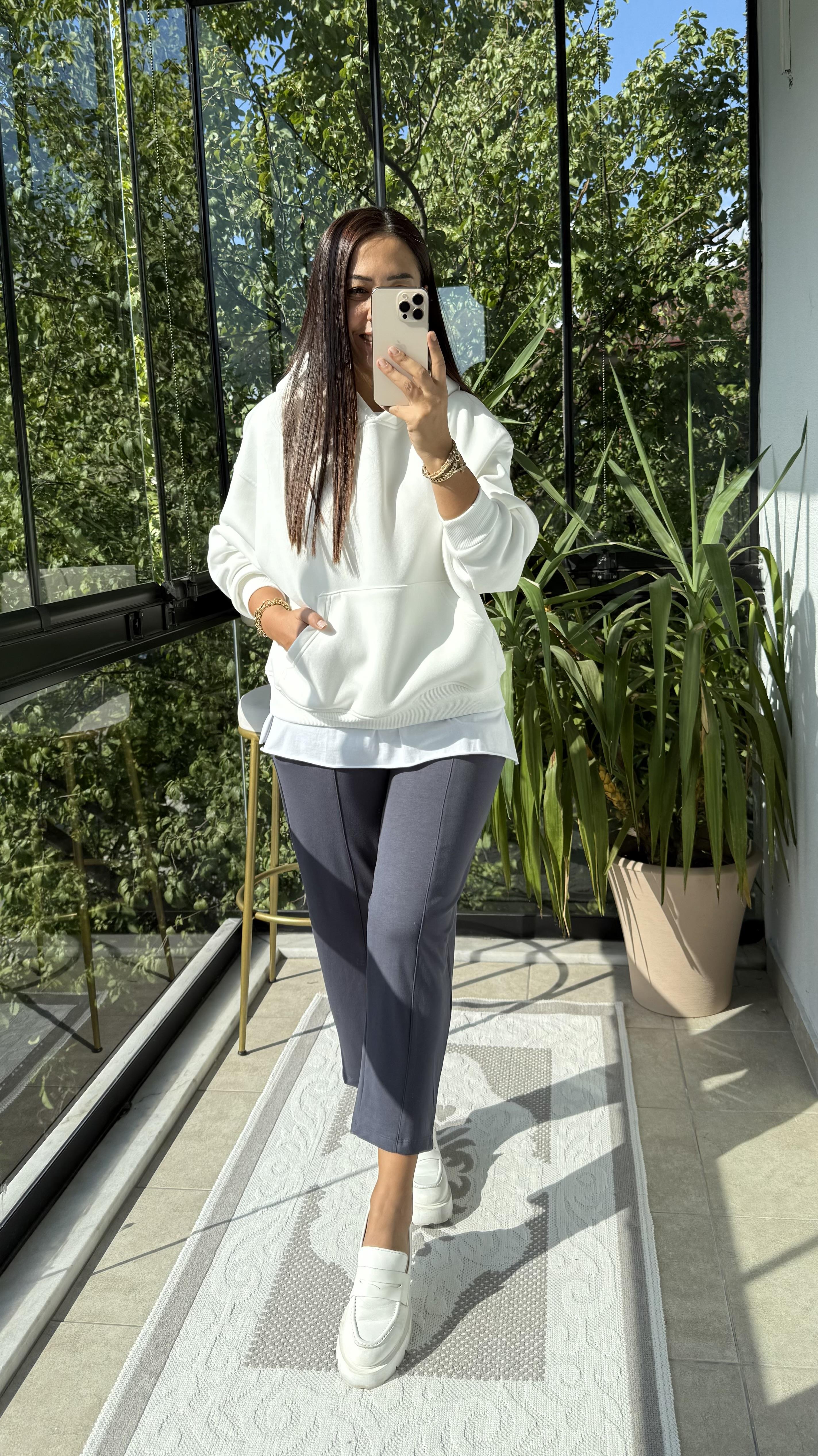 Kanguru Cep Kapşonlu Sweatshirt Beyaz