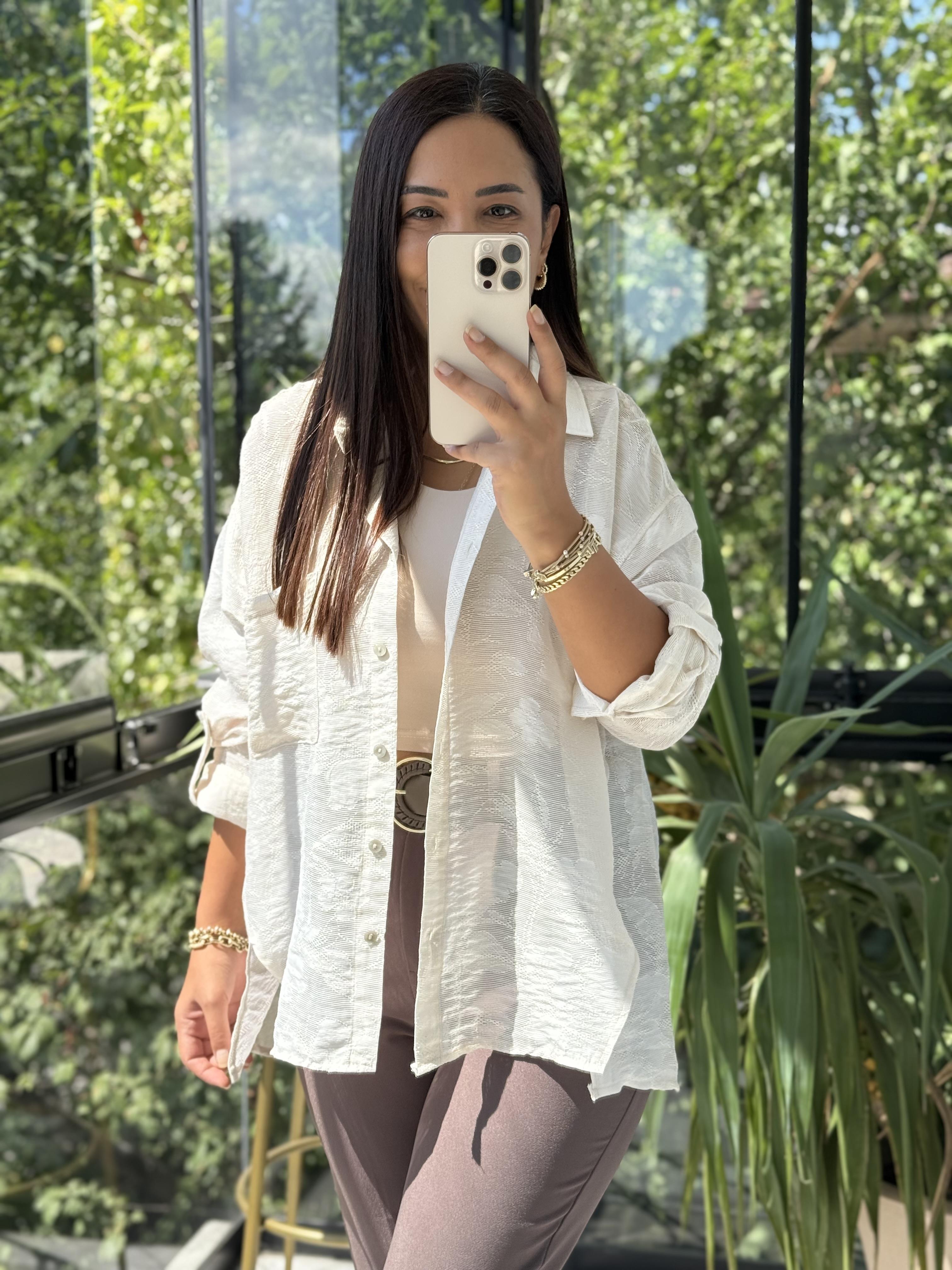 Desenli Yırtmaçlı Gömlek Bej