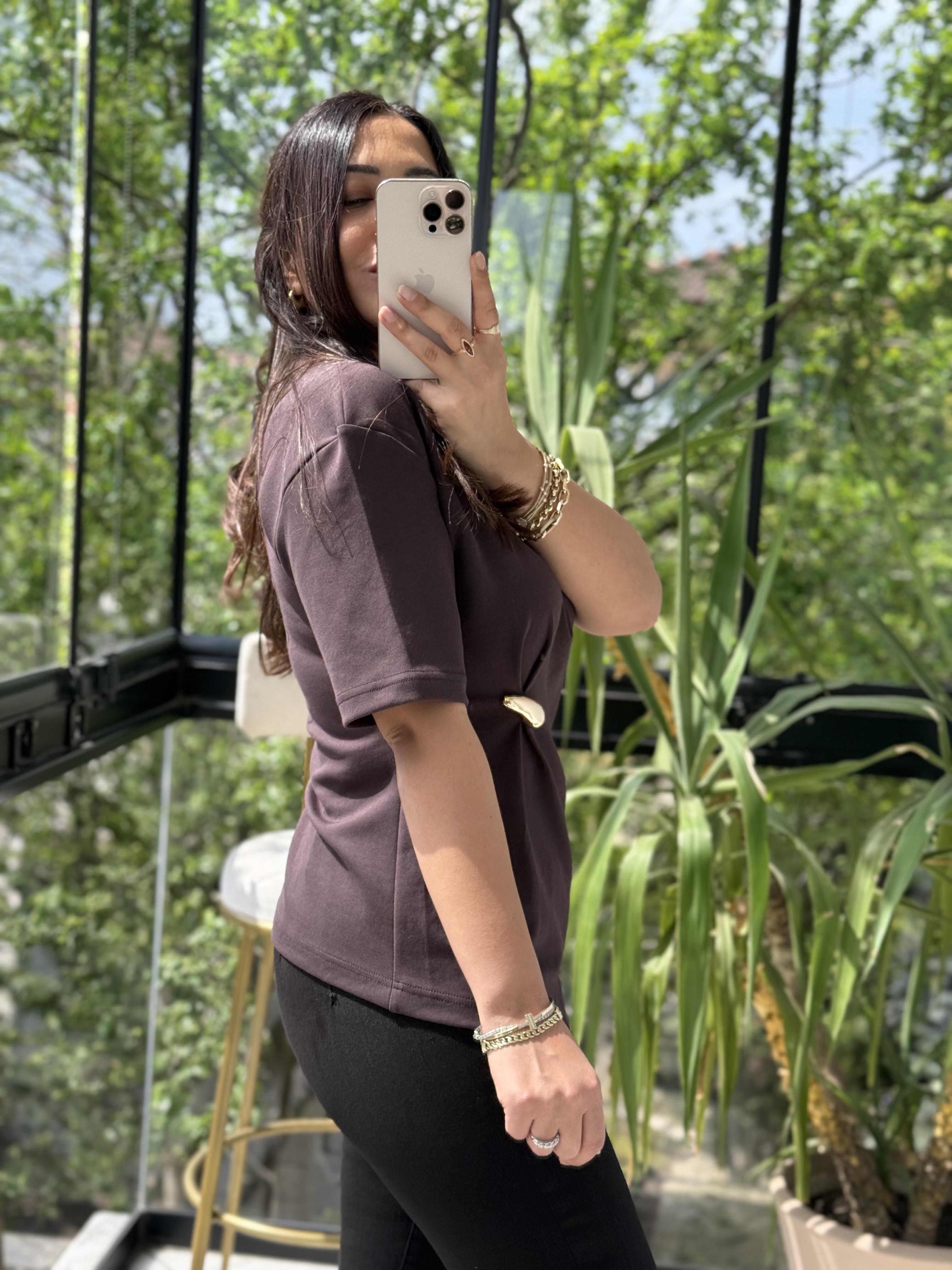 Dilvin Aksesuar Detaylı Kısa Kollu Tişört Koyu Kahve