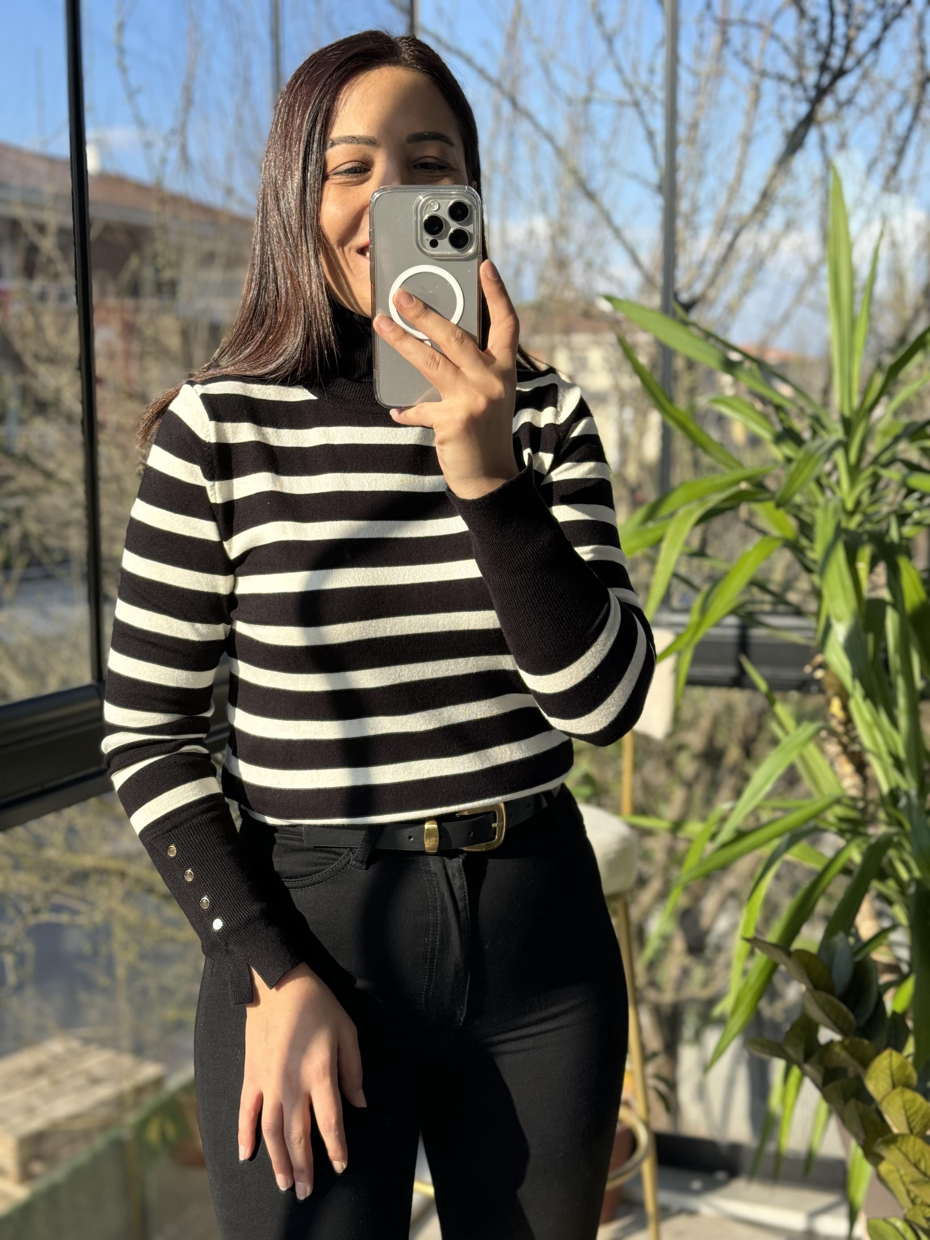 Dilvin Balıkçı Yaka Çizgili Triko Siyah