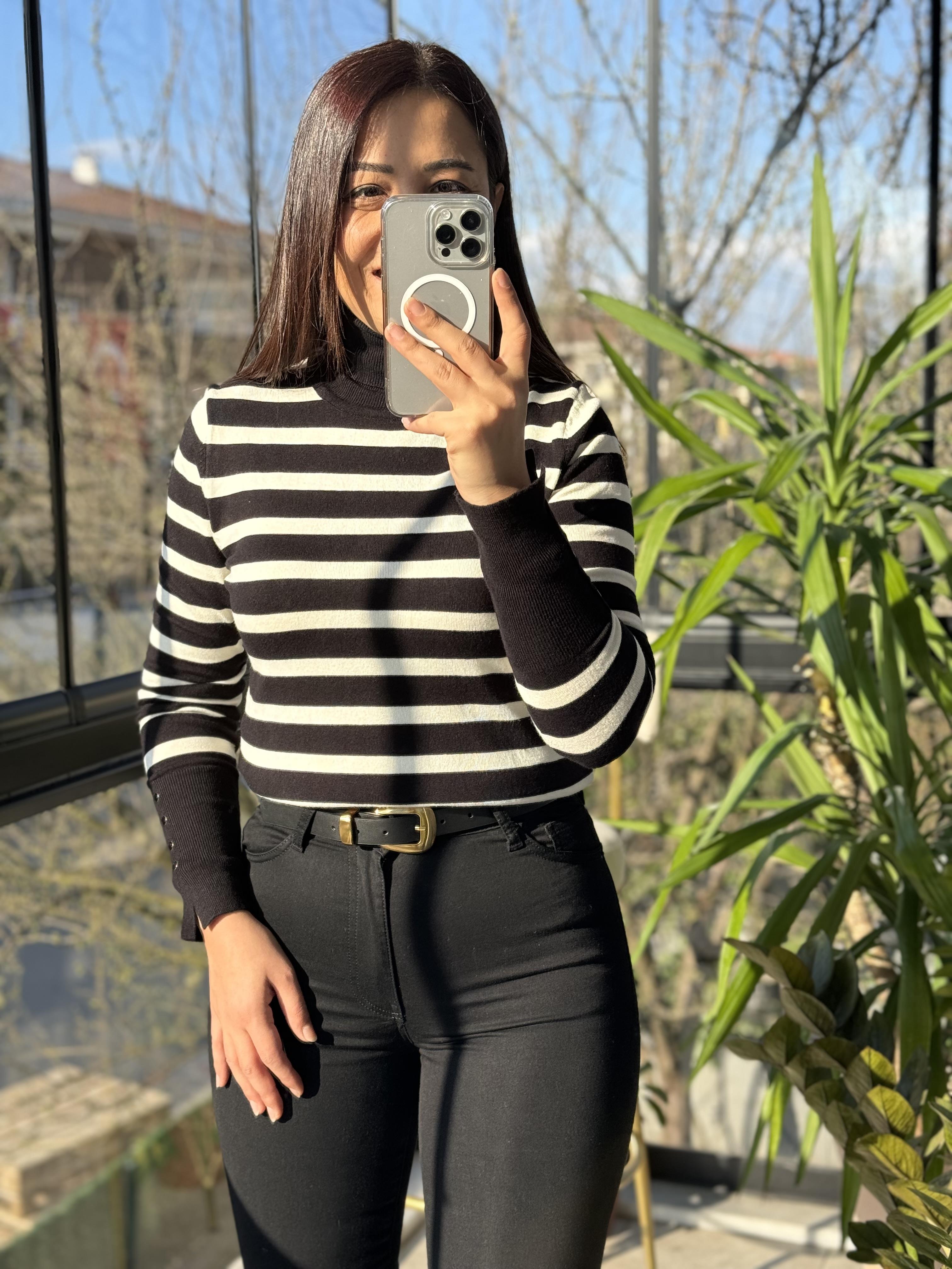 Dilvin Balıkçı Yaka Çizgili Triko Siyah