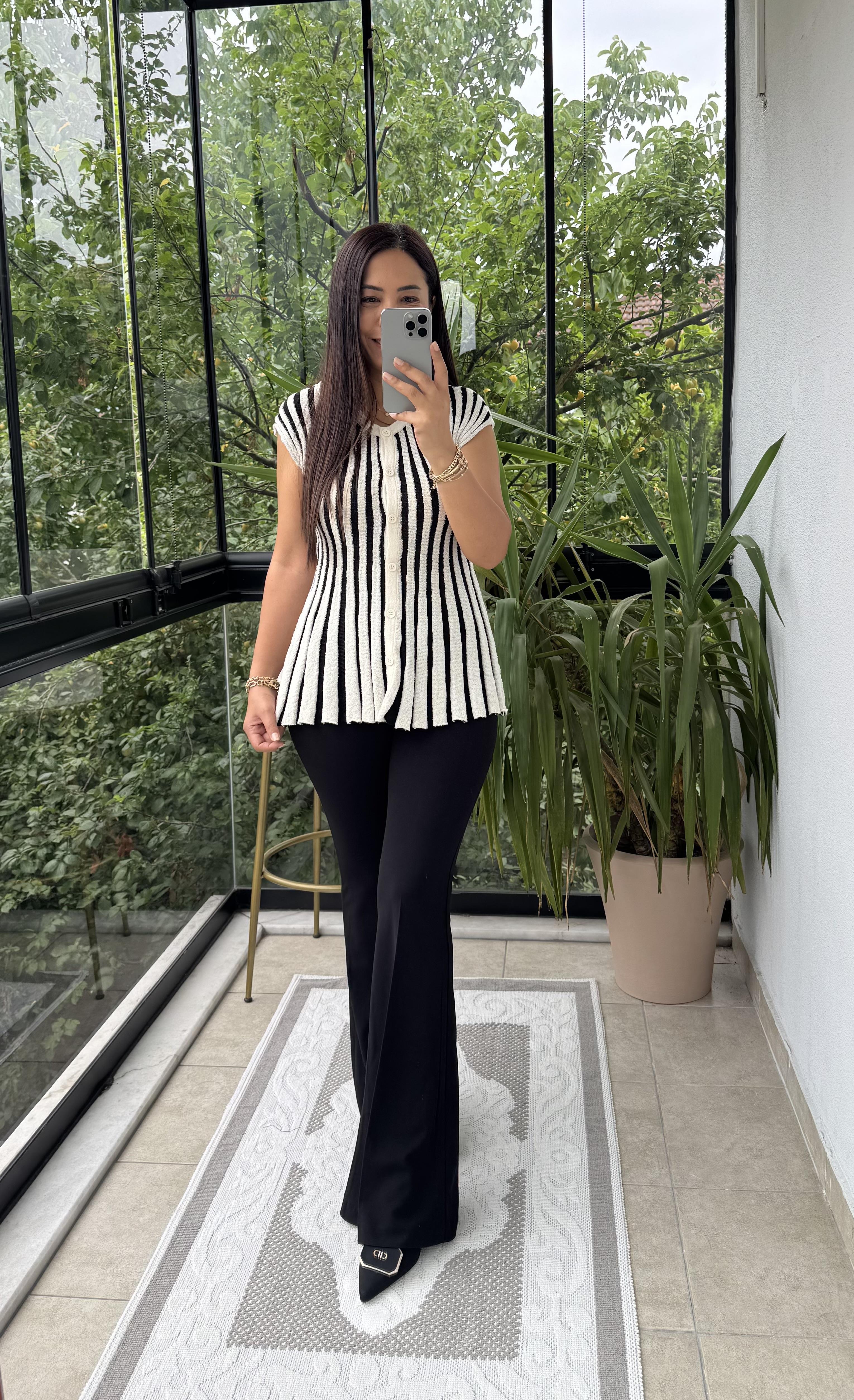 Dilvin Bisiklet Yaka Volanlı Çizgili Yelek Ekru