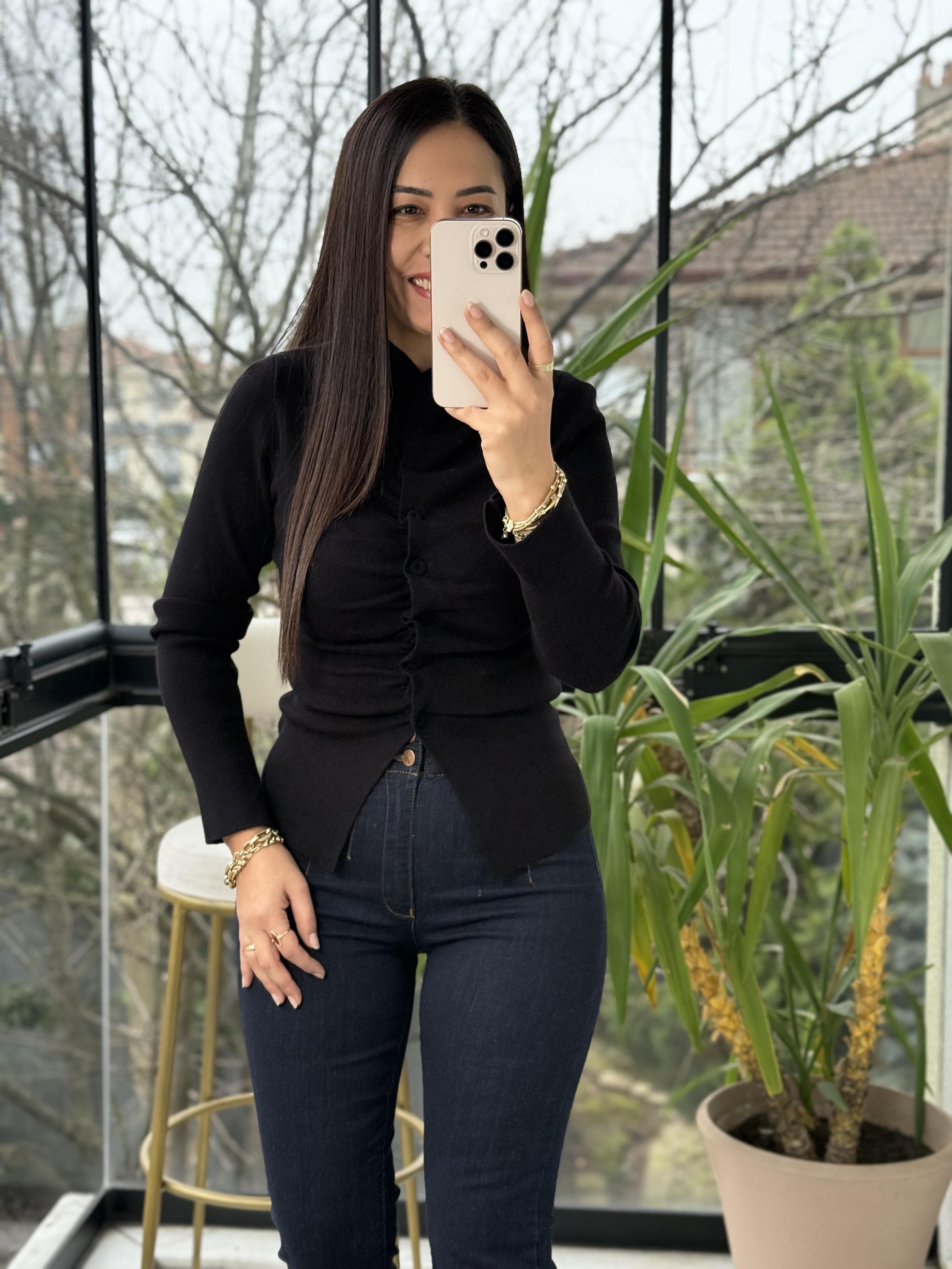 Önü Büzgülü Düğmeli Triko Hırka Siyah