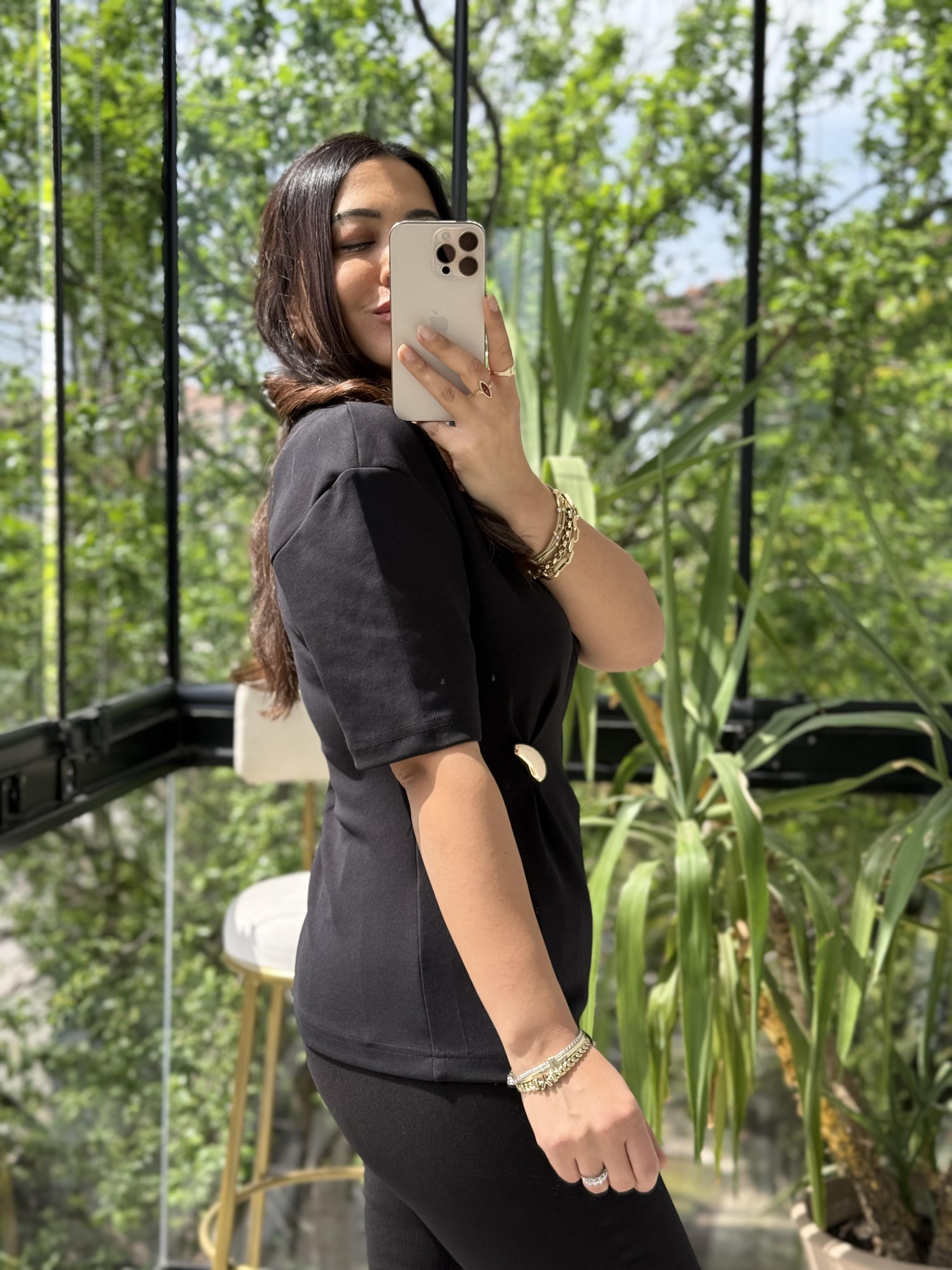 Dilvin Aksesuar Detaylı Kısa Kollu Tişört Siyah