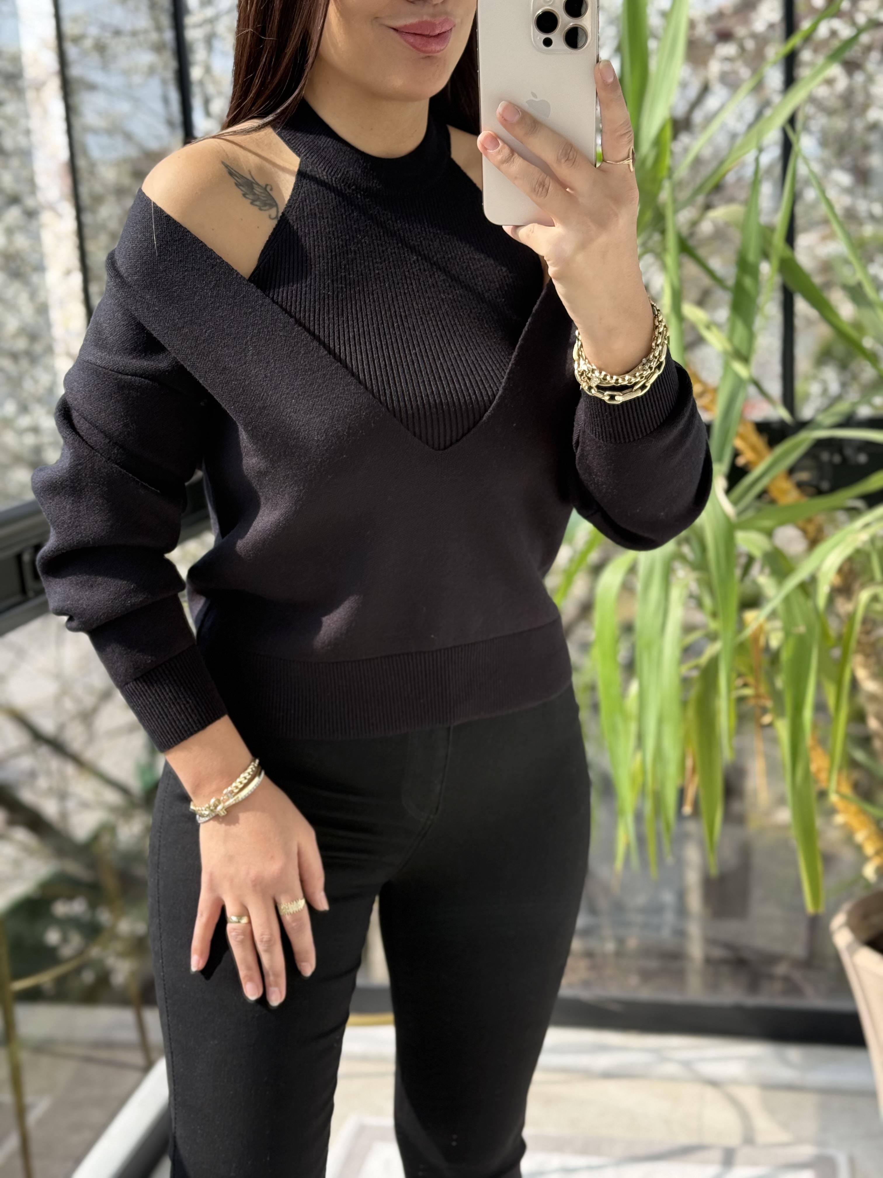 V Detay Atletli Triko Siyah