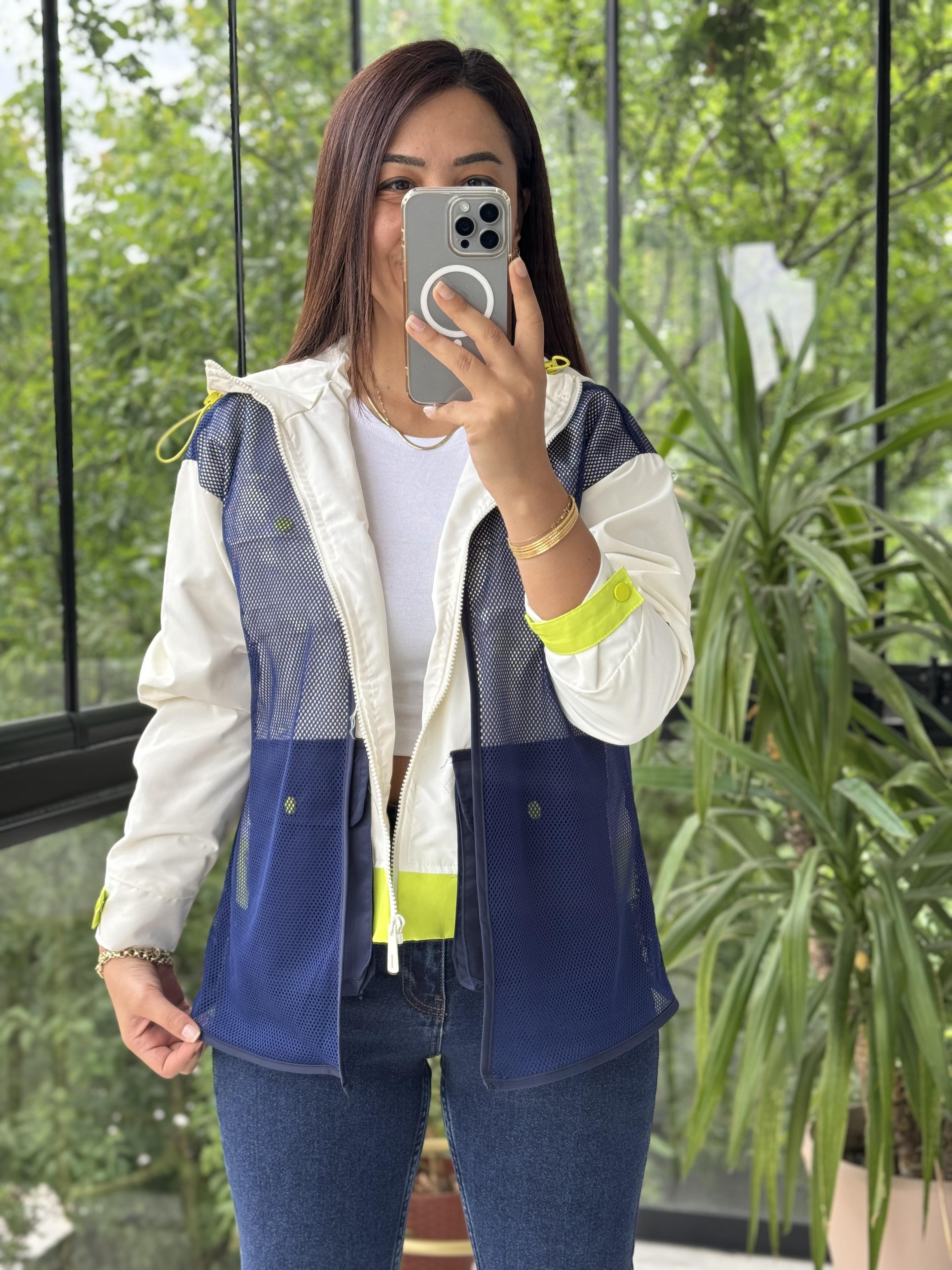 Fileli Yağmurluk Beyaz