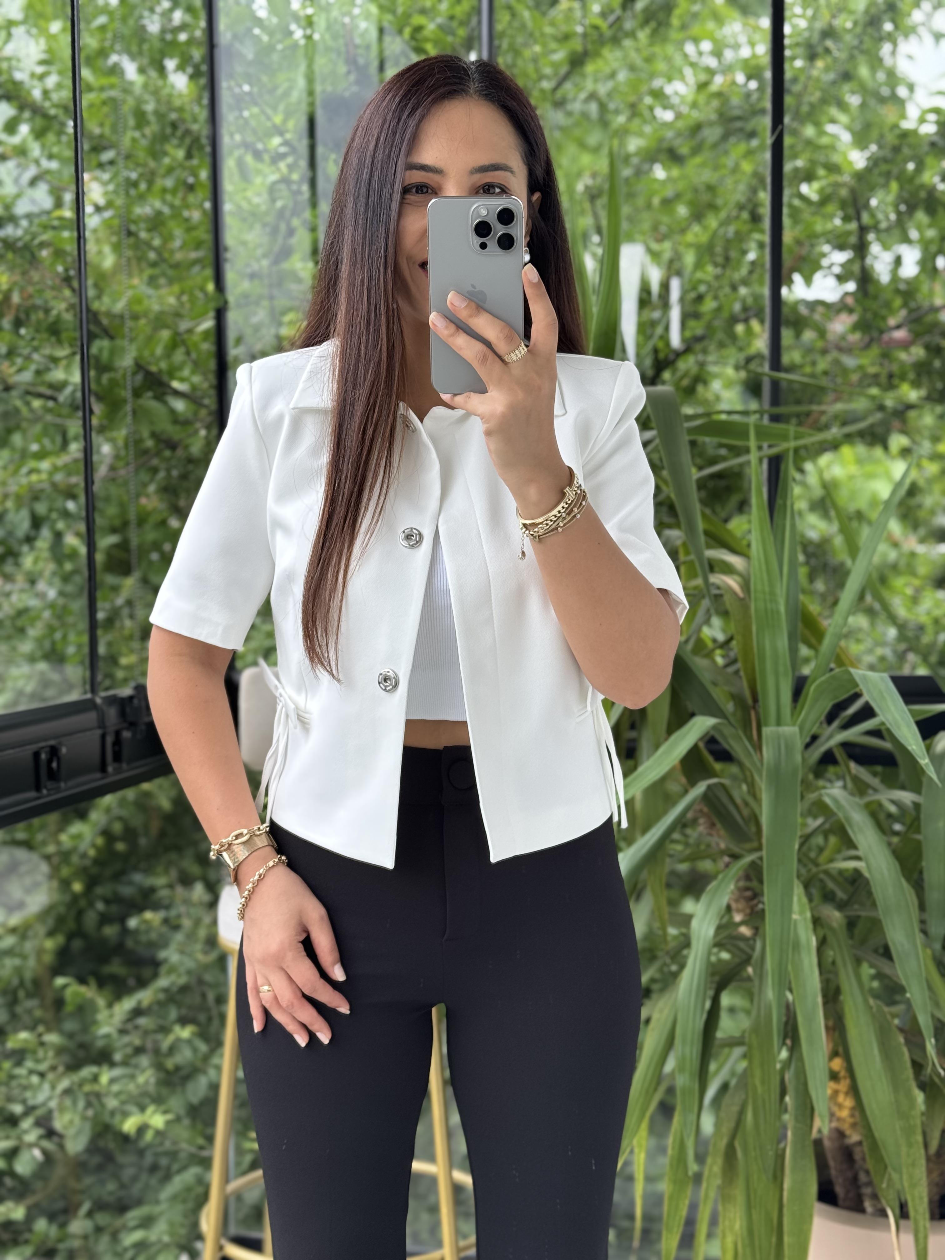 Fiyonk Detaylı Kısa Kol Blazer Beyaz