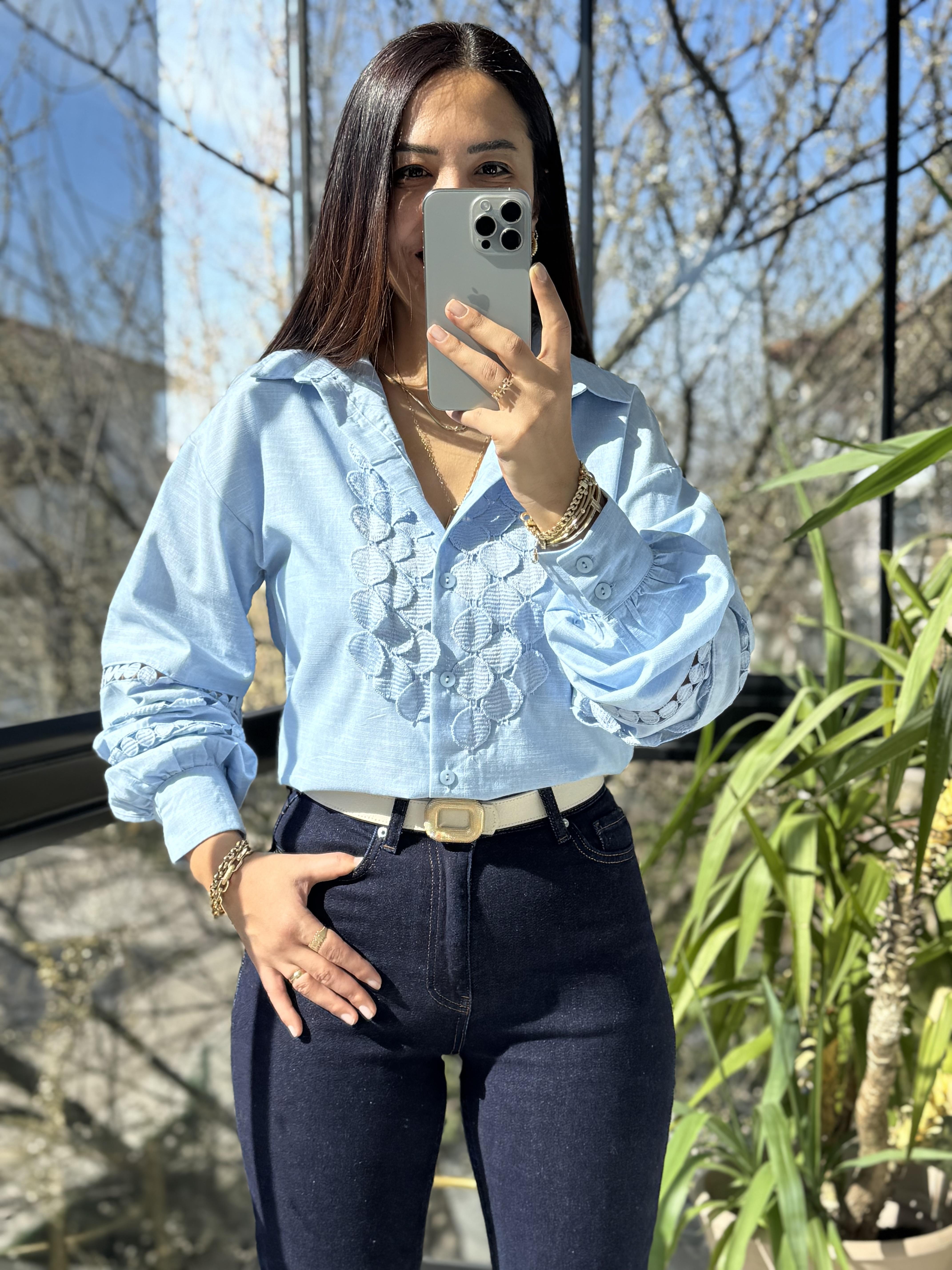 Göğüsü Kolları Yuvarlak Dantelli Gömlek Mavi