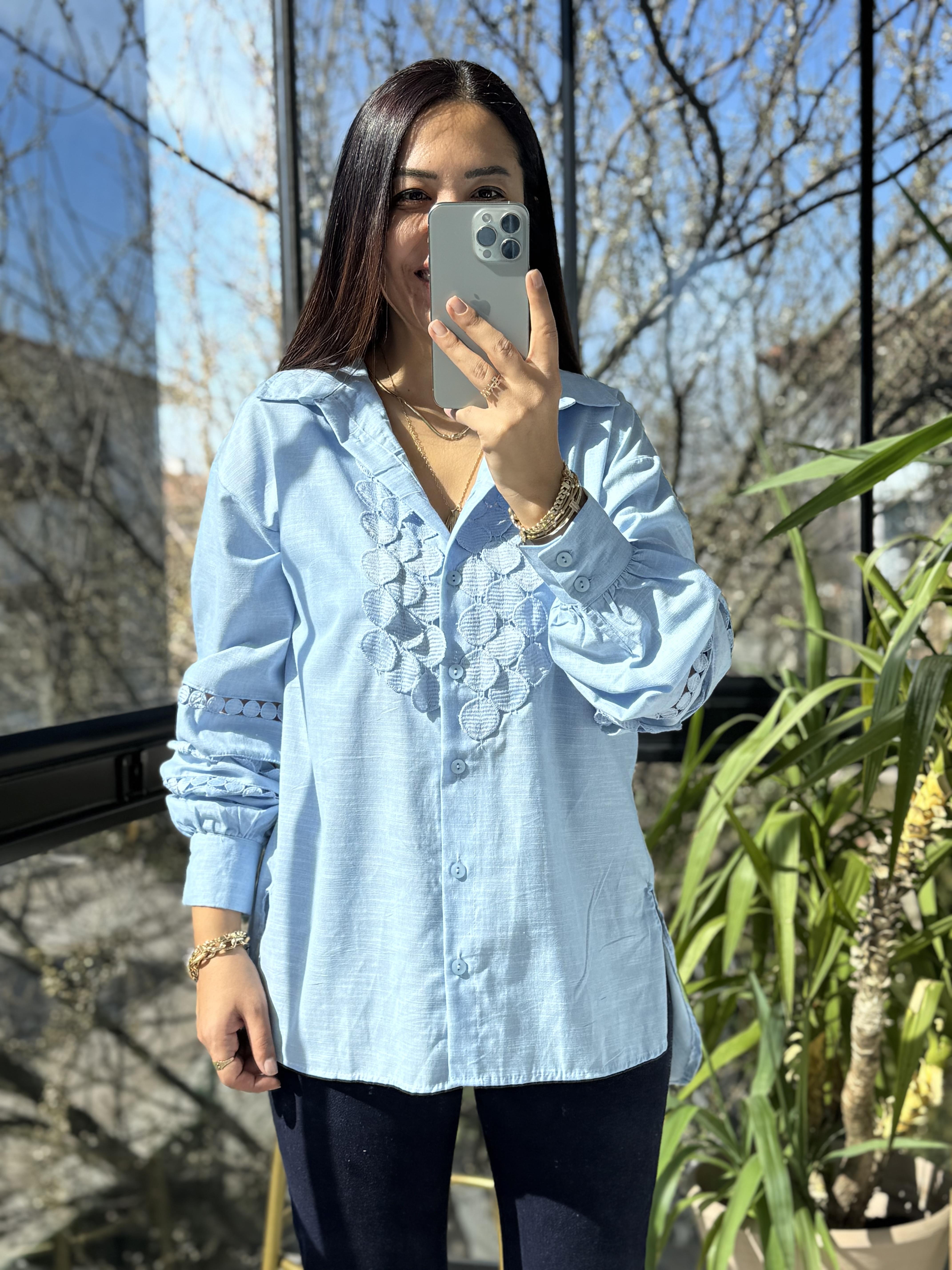 Göğüsü Kolları Yuvarlak Dantelli Gömlek Mavi