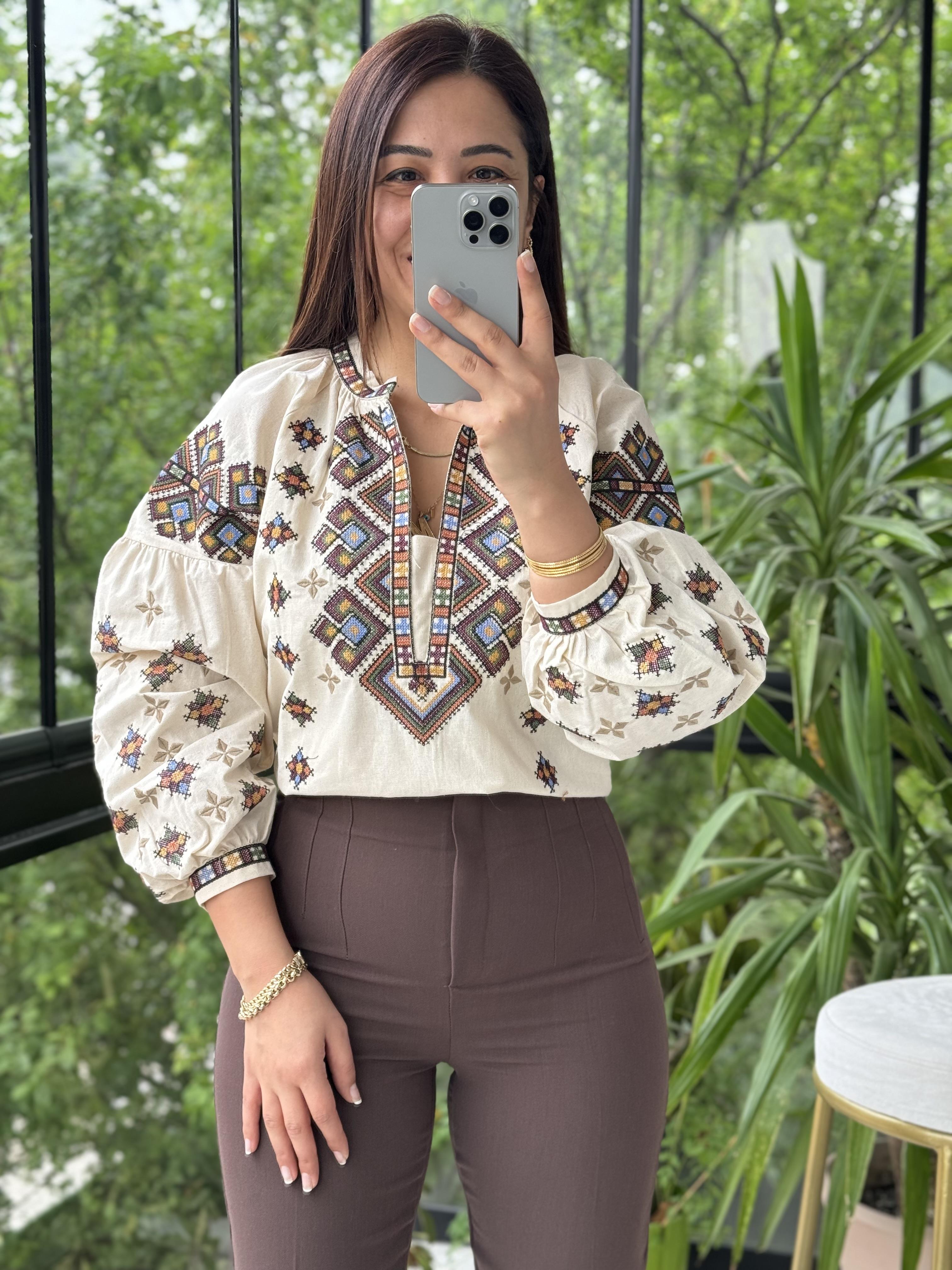 İşlemeli Nakışlı Gömlek Bej