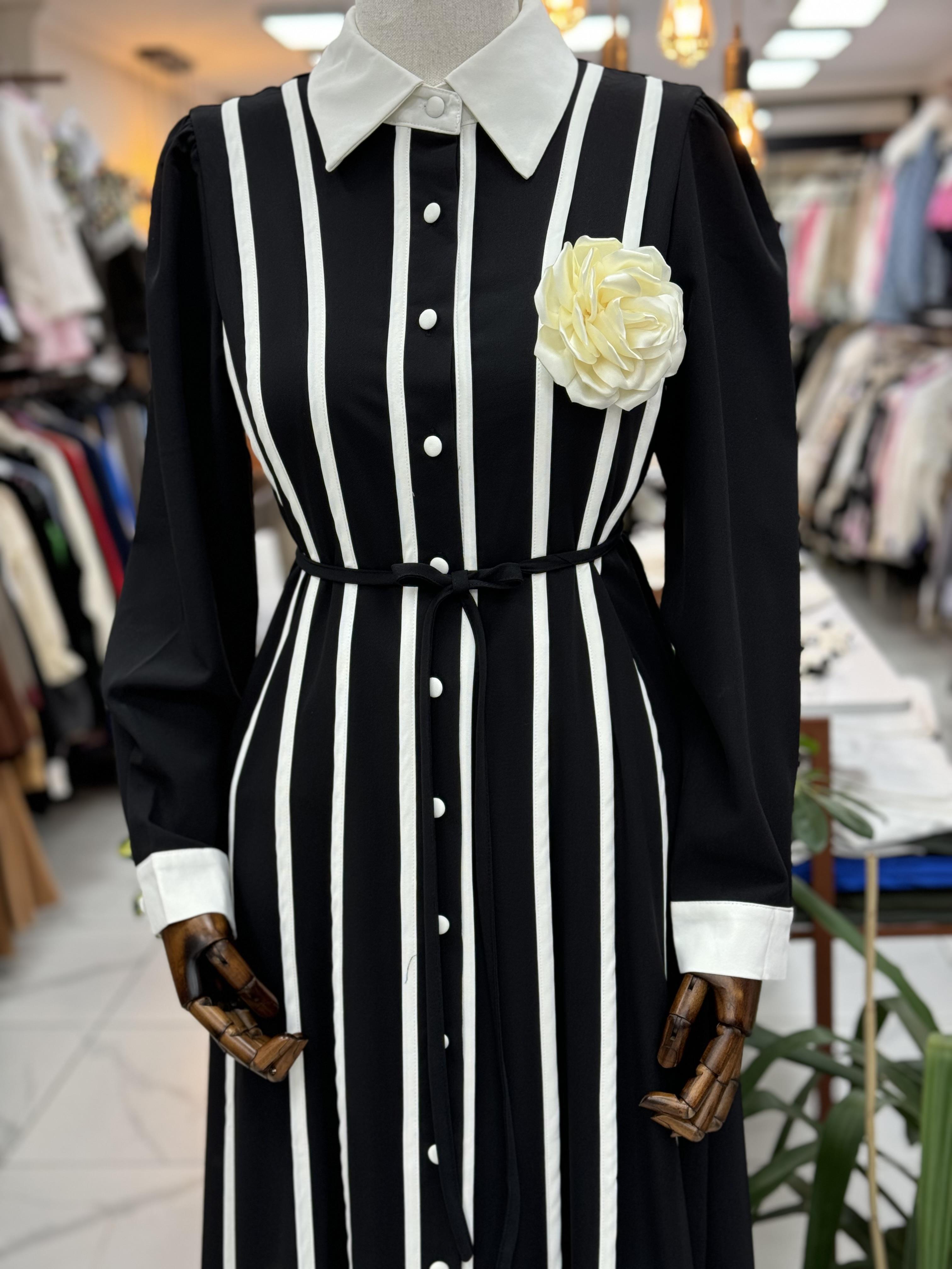 İthal Biyeli Gül Detay Elbise Siyah