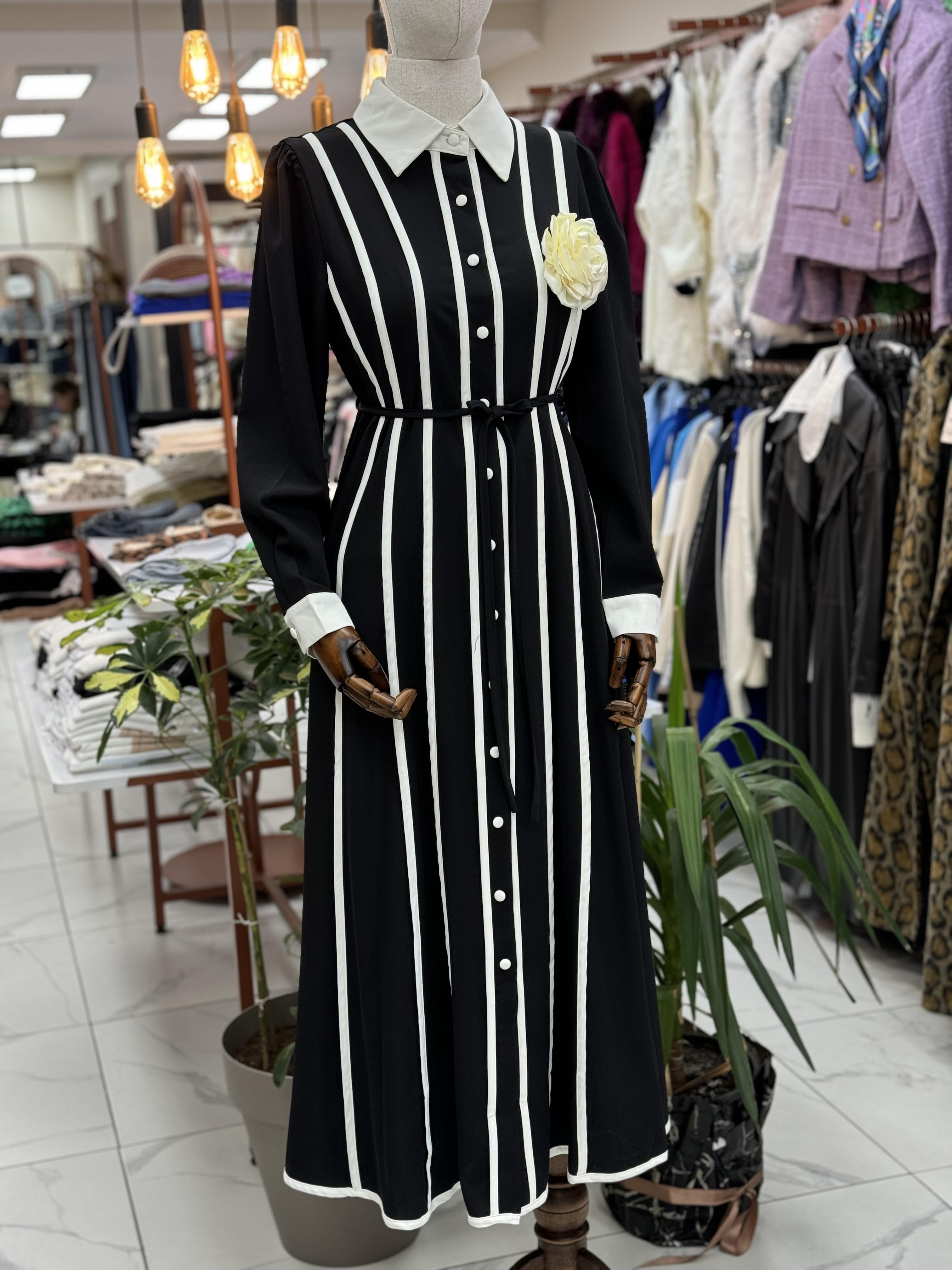 İthal Biyeli Gül Detay Elbise Siyah