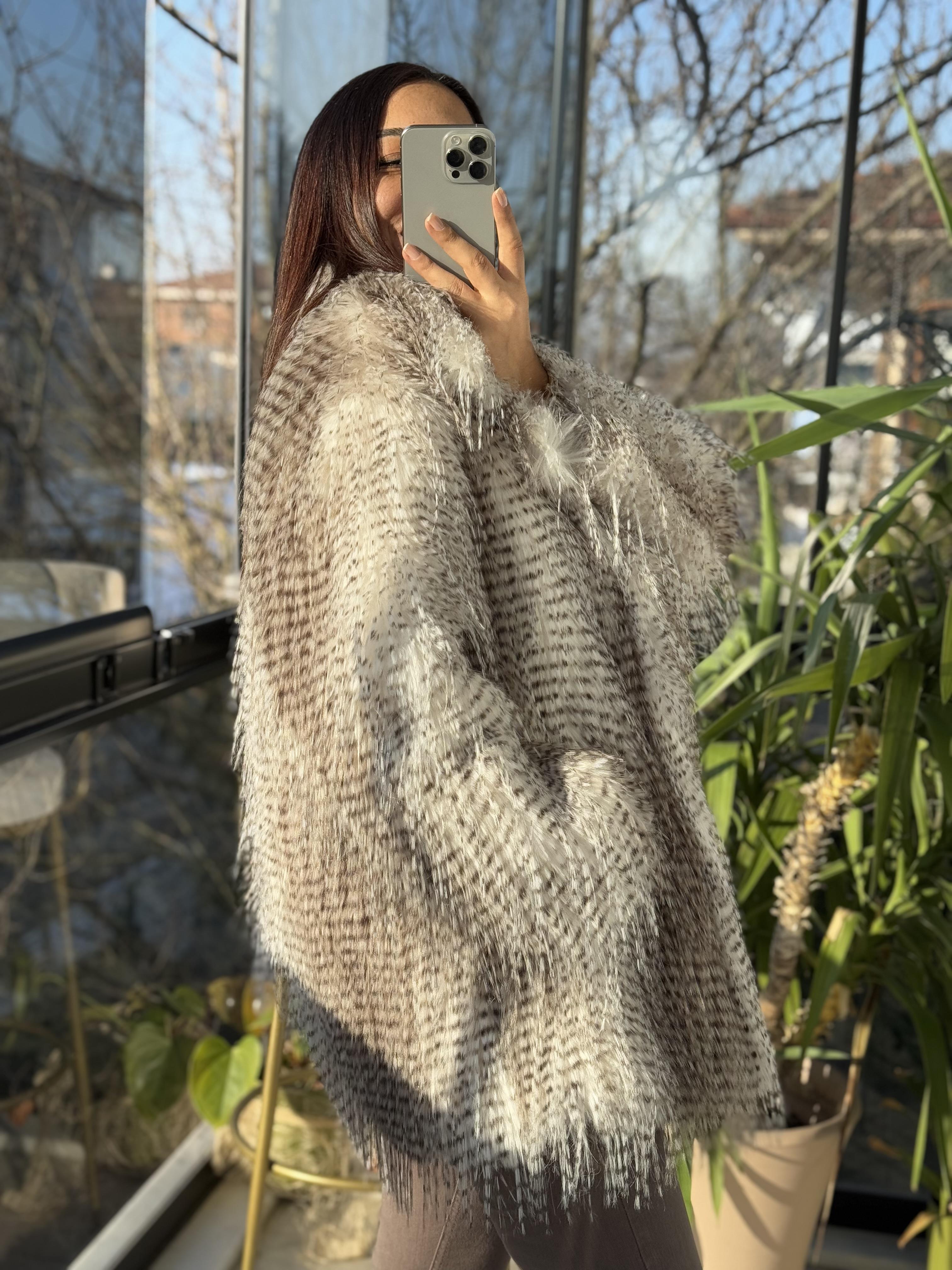 İthal Kürklü Püsküllü Mont Bej