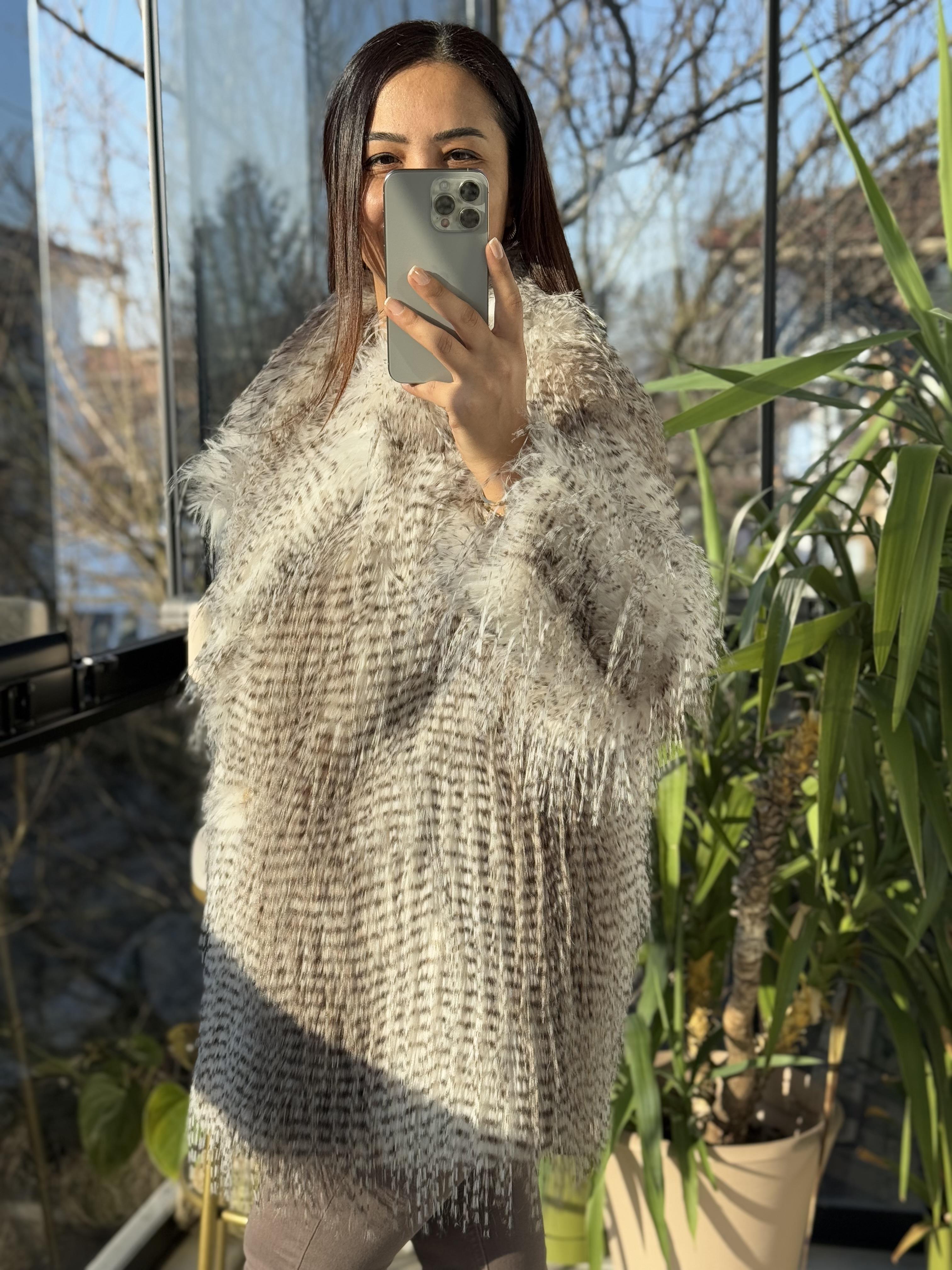 İthal Kürklü Püsküllü Mont Bej