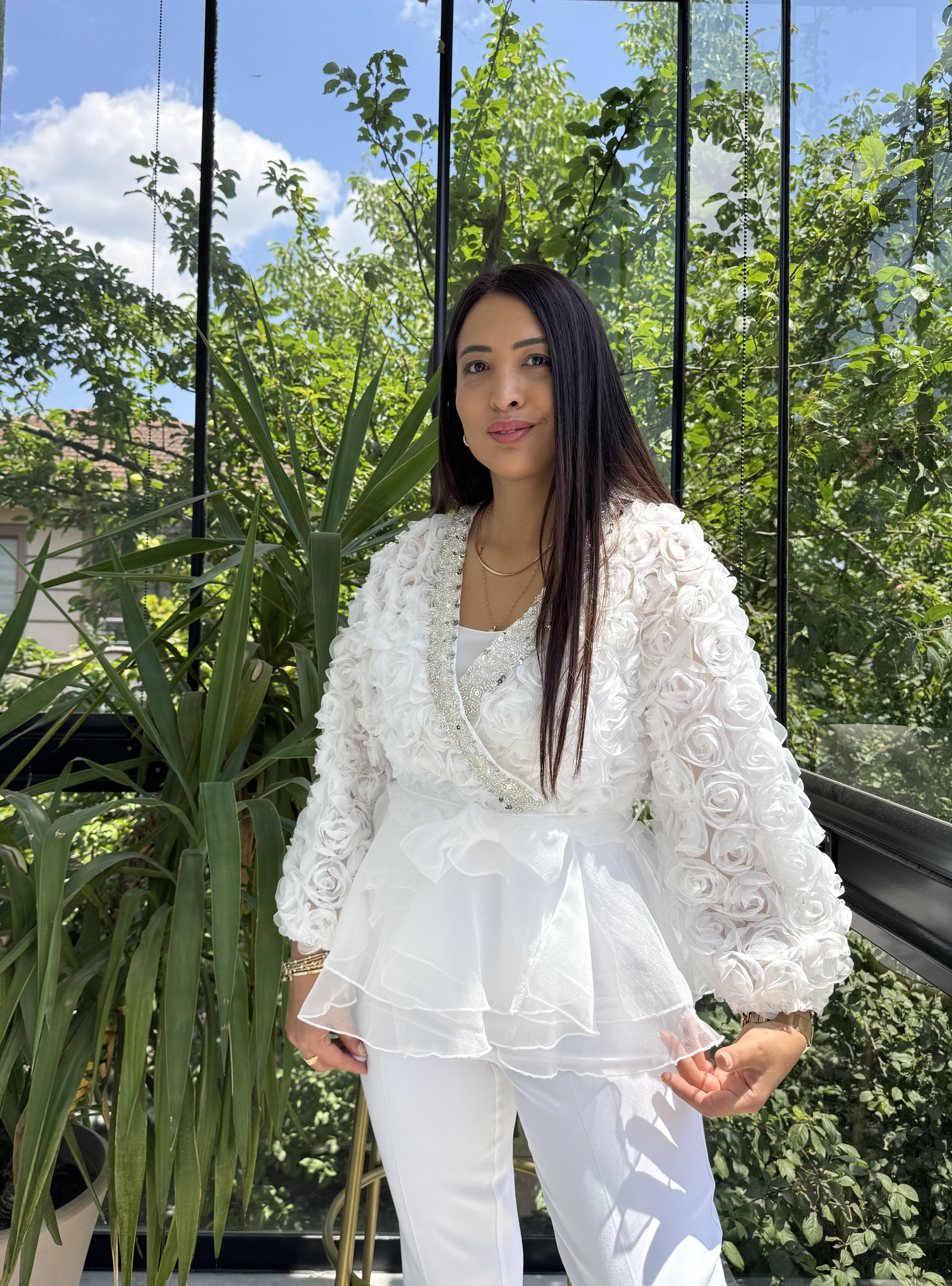 İthal Lüx Gül Detaylı Bluz Beyaz