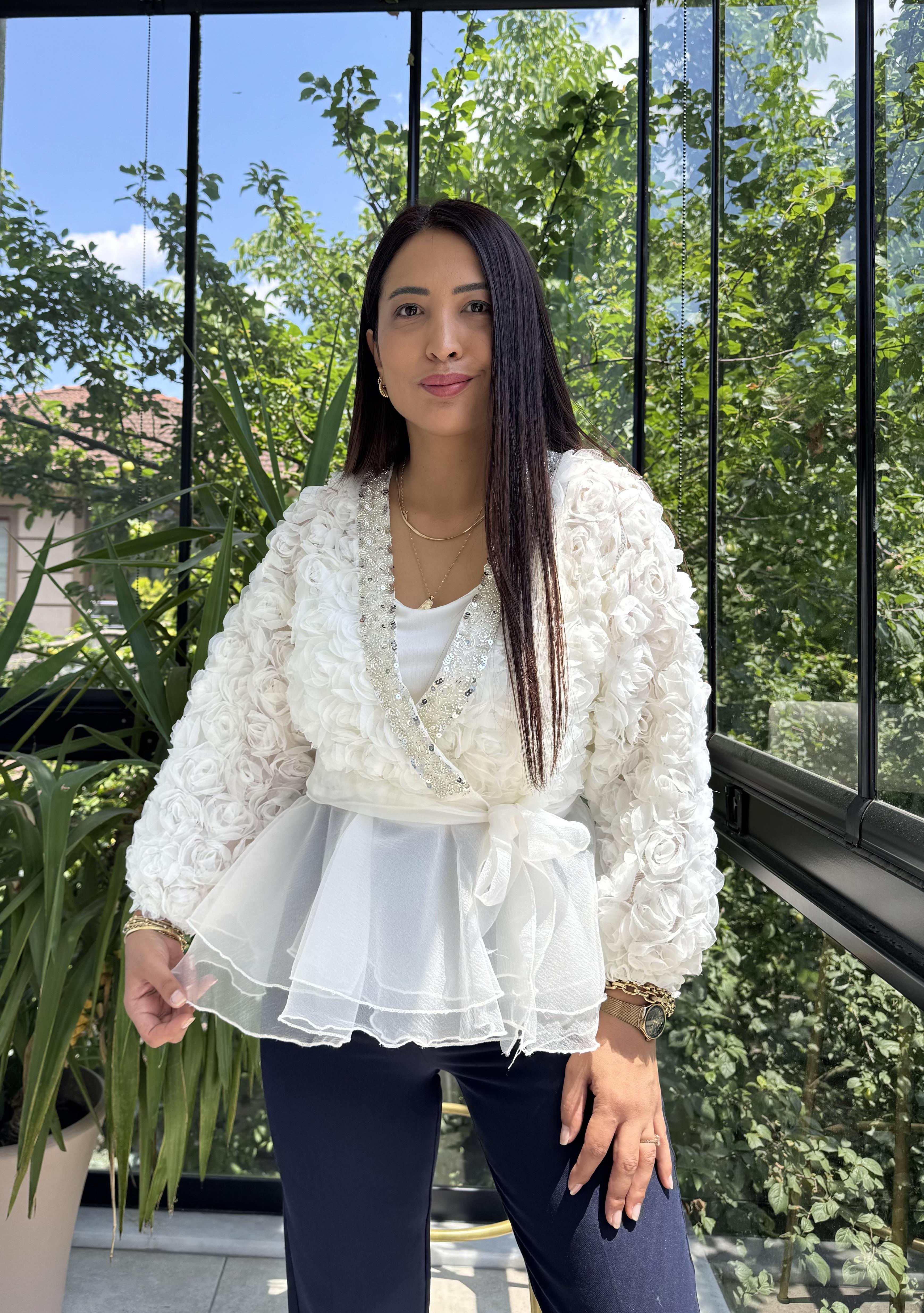 İthal Lüx Gül Detaylı Bluz Ekru
